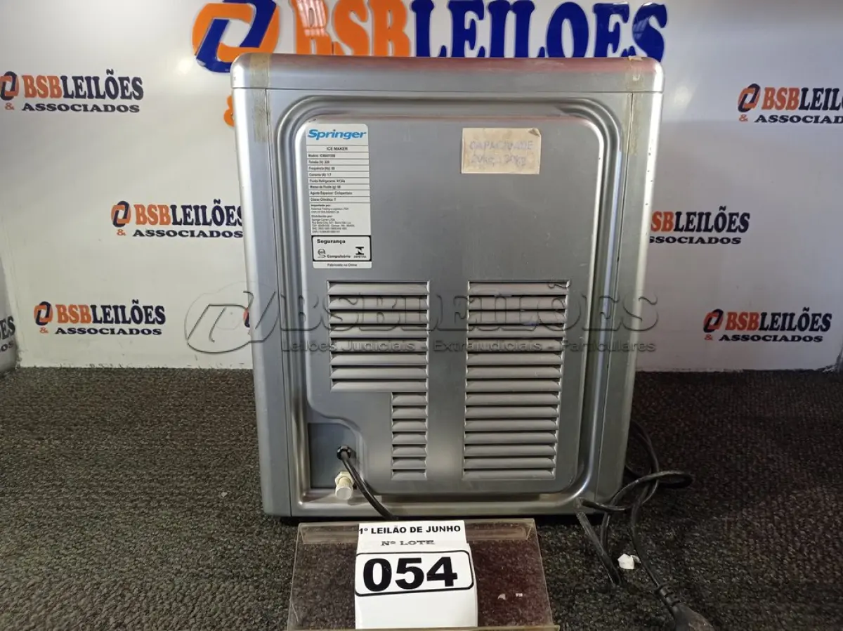 LOTE 054 - 01 MÁQUINA DE GELO ICMA0155B MARCA SPRINGER 220V. (LIGANDO) (NO ESTADO) ATENÇÃO! FAZER A VISITAÇÃO ANTES DE ARREMATAR, NÃO SABEMOS SE FUNCIONA. LEILÃO NÃO TEM GARANTIA E NEM DEVOLUÇÃO, SUJEITO A POSSÍVEIS AVARIAS VISÍVEIS/OCULTAS E/OU AUSÊNCIA DE COMPONENTES.