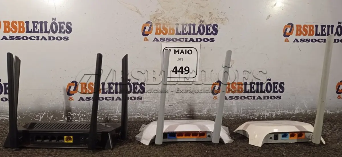 LOTE 449 - 03 ROTEADORES, SENDO 02 TP-LINKE E 01 D-LINK. (NO ESTADO) ATENÇÃO! FAZER A VISITAÇÃO ANTES DE ARREMATAR, NÃO SABEMOS SE FUNCIONA. LEILÃO NÃO TEM GARANTIA E NEM DEVOLUÇÃO, SUJEITO A POSSÍVEIS AVARIAS VISÍVEIS/OCULTAS E/OU AUSÊNCIA DE COMPONENTES.