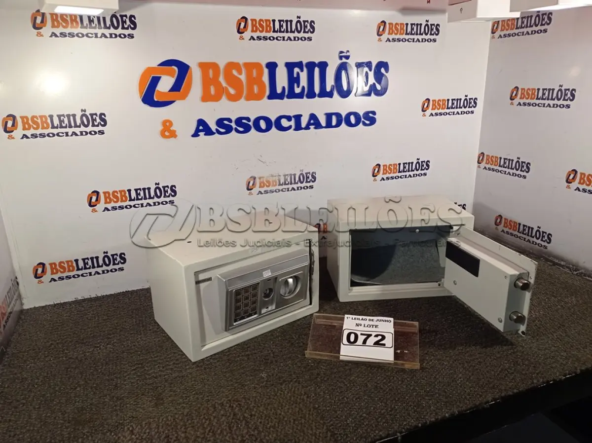 LOTE 072 - 02 COFRES DIGITAL. (NO ESTADO) ATENÇÃO! FAZER A VISITAÇÃO ANTES DE ARREMATAR, NÃO SABEMOS SE FUNCIONA. LEILÃO NÃO TEM GARANTIA E NEM DEVOLUÇÃO, SUJEITO A POSSÍVEIS AVARIAS VISÍVEIS/OCULTAS E/OU AUSÊNCIA DE COMPONENTES.