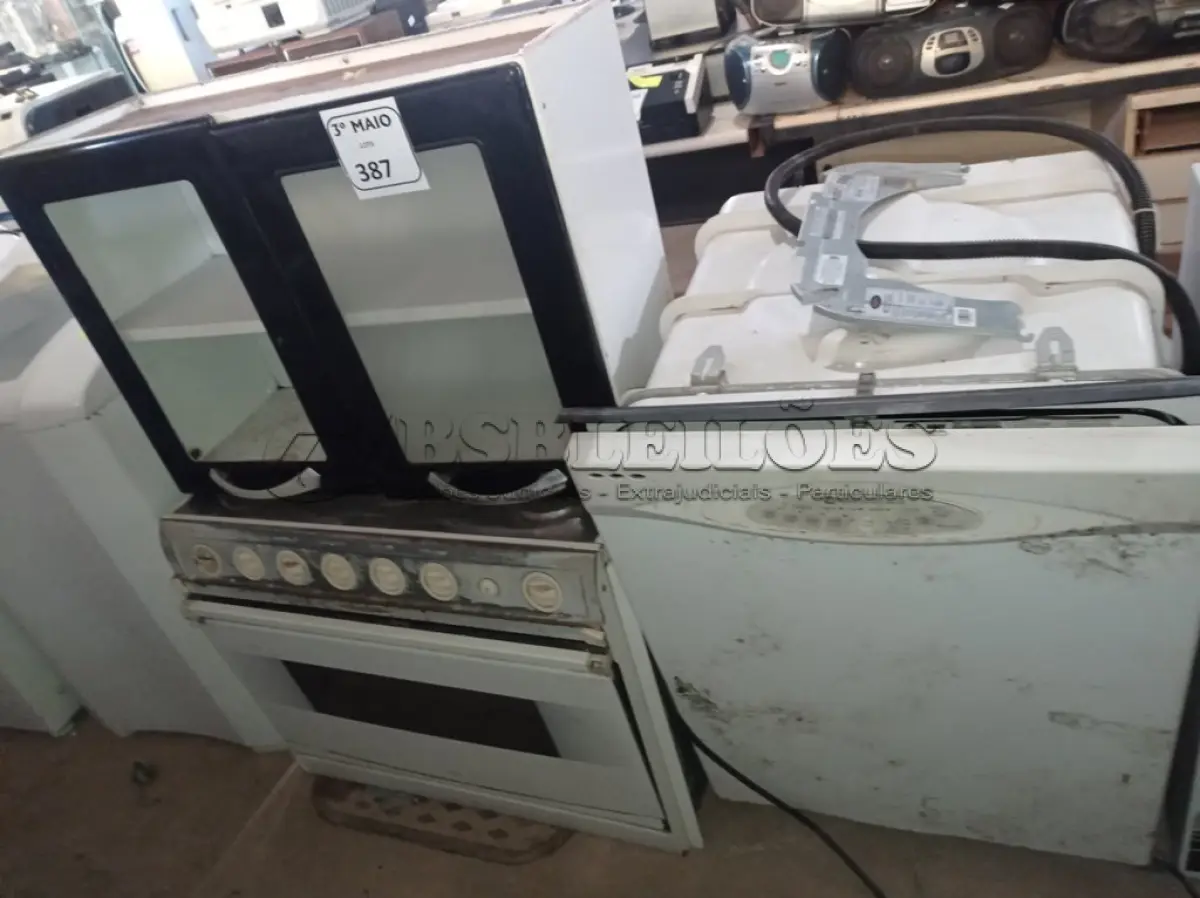 LOTE 387 - 01 LAVA LOUÇAS, 01 FOGÃO 06 BOCAS E 01 ARMÁRIO DE PAREDE. (NO ESTADO) ATENÇÃO! FAZER A VISITAÇÃO ANTES DE ARREMATAR, NÃO SABEMOS SE FUNCIONA. LEILÃO NÃO TEM GARANTIA E NEM DEVOLUÇÃO, SUJEITO A POSSÍVEIS AVARIAS VISÍVEIS/OCULTAS E/OU AUSÊNCIA DE COMPONENTES.