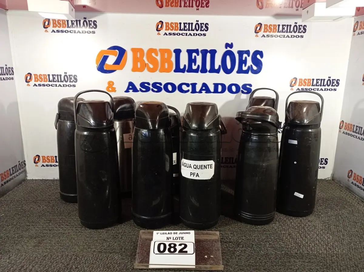LOTE 082 - 10 GARRAFAS DE CAFÉ. (NO ESTADO) ATENÇÃO! FAZER A VISITAÇÃO ANTES DE ARREMATAR, NÃO SABEMOS SE FUNCIONA. LEILÃO NÃO TEM GARANTIA E NEM DEVOLUÇÃO, SUJEITO A POSSÍVEIS AVARIAS VISÍVEIS/OCULTAS E/OU AUSÊNCIA DE COMPONENTES.