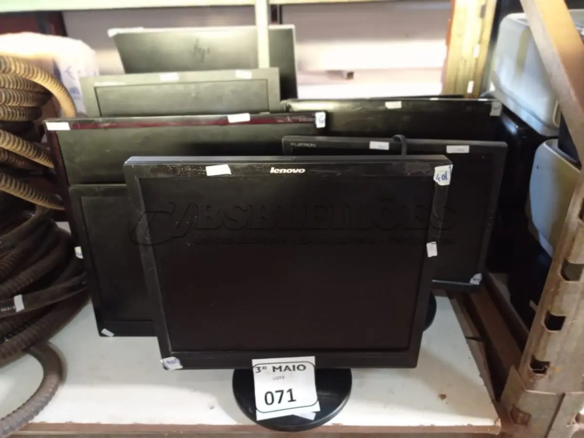 LOTE 071 - 08 MONITORES LCD MARCAS E MODELOS DIVERSOS PARA RETIRADA DE PEÇAS. (NO ESTADO) ATENÇÃO! FAZER A VISITAÇÃO ANTES DE ARREMATAR, NÃO SABEMOS SE FUNCIONA. LEILÃO NÃO TEM GARANTIA E NEM DEVOLUÇÃO, SUJEITO A POSSÍVEIS AVARIAS VISÍVEIS/OCULTAS E/OU AUSÊNCIA DE COMPONENTES.