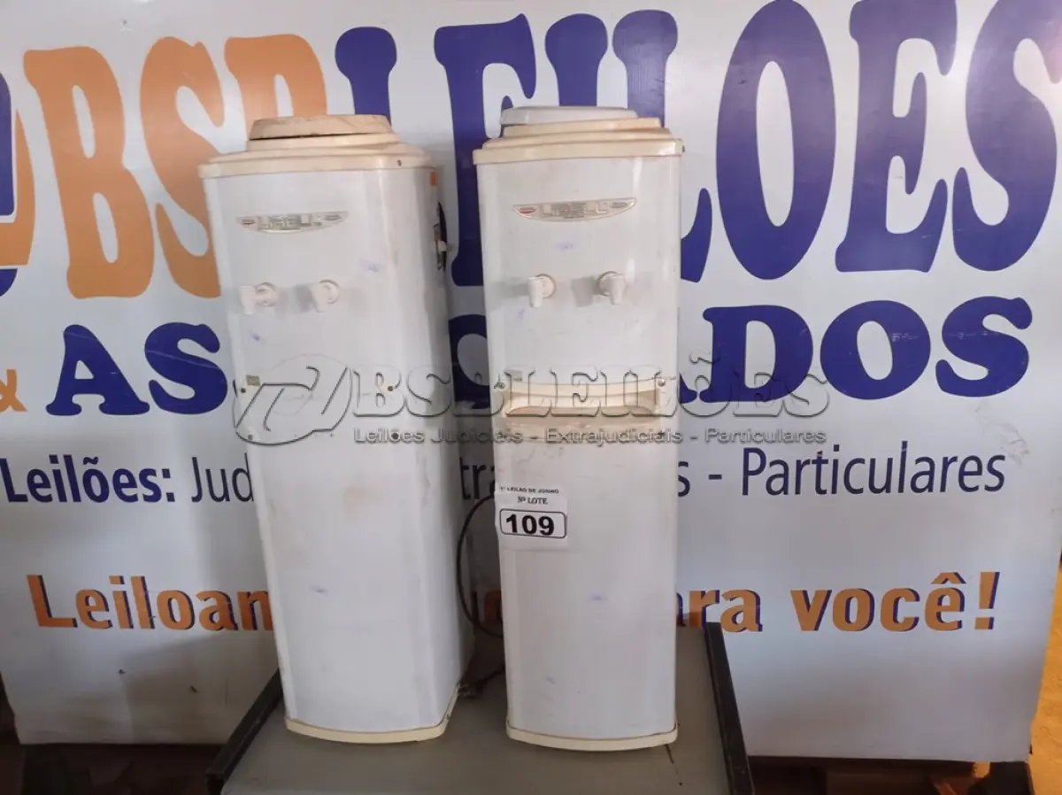 LOTE 109 - 02 BEBEDOUROS REFRIGERADOS PARA GARRAFÃO MARCAM LIBELL. (NO ESTADO) ATENÇÃO! FAZER A VISITAÇÃO ANTES DE ARREMATAR, NÃO SABEMOS SE FUNCIONA. LEILÃO NÃO TEM GARANTIA E NEM DEVOLUÇÃO, SUJEITO A POSSÍVEIS AVARIAS VISÍVEIS/OCULTAS E/OU AUSÊNCIA DE COMPONENTES.