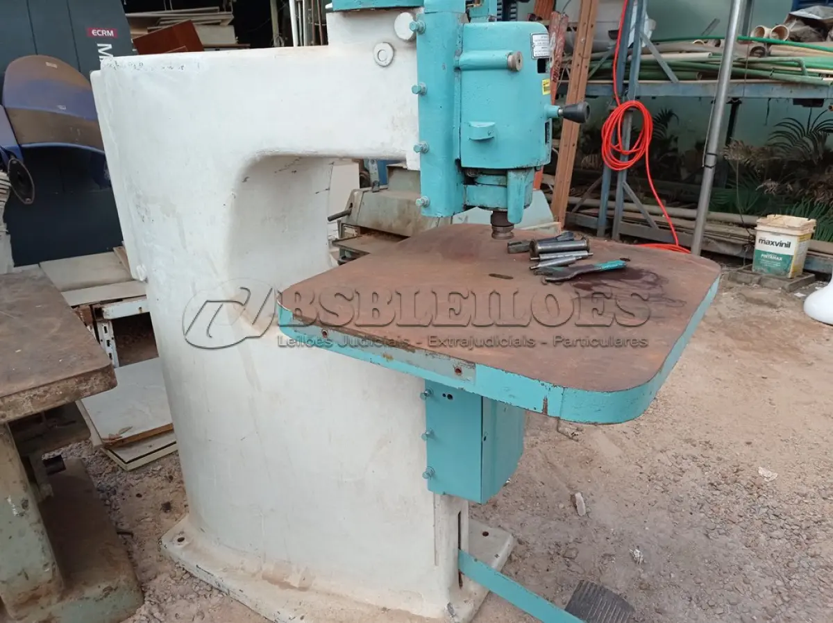 LOTE 482 - 01 TUPIA SUPERIOR COPIADORA MARCA INVICTA. (NO ESTADO) ATENÇÃO! FAZER A VISITAÇÃO ANTES DE ARREMATAR, NÃO SABEMOS SE FUNCIONA. LEILÃO NÃO TEM GARANTIA E NEM DEVOLUÇÃO, SUJEITO A POSSÍVEIS AVARIAS VISÍVEIS/OCULTAS E/OU AUSÊNCIA DE COMPONENTES.