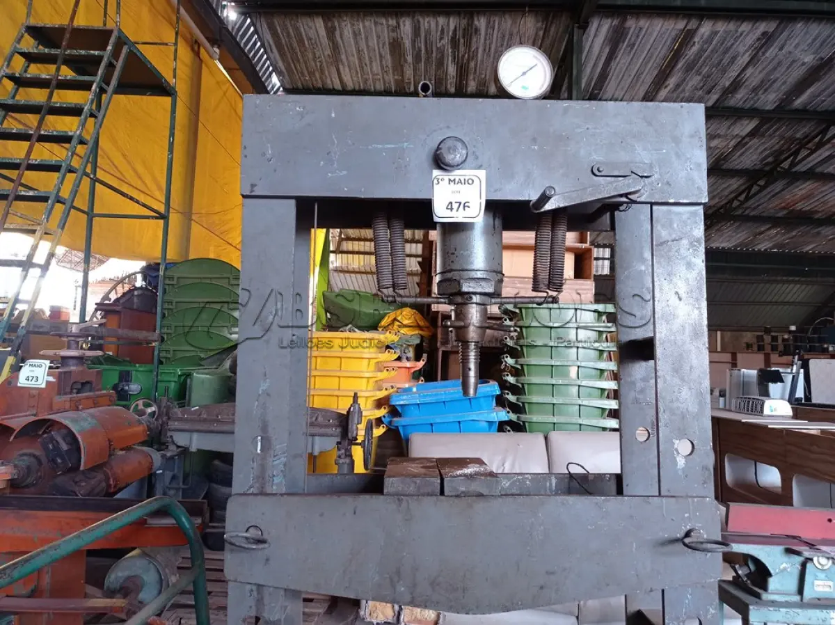 LOTE 476 - 01 PRENSA HIDRÁULICA COM CAPACIDADE DE 30 TONELADAS. (NO ESTADO) ATENÇÃO! FAZER A VISITAÇÃO ANTES DE ARREMATAR, NÃO SABEMOS SE FUNCIONA. LEILÃO NÃO TEM GARANTIA E NEM DEVOLUÇÃO, SUJEITO A POSSÍVEIS AVARIAS VISÍVEIS/OCULTAS E/OU AUSÊNCIA DE COMPONENTES.
