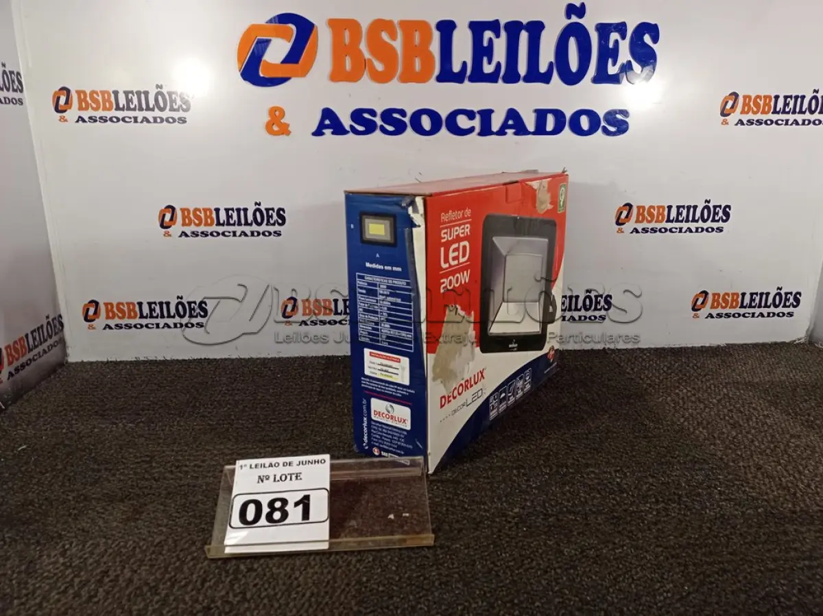 LOTE 081 - 01 REFLETOR DE SUPER LED 200W BIVOLT E DURAÇÃO DE 20.000 HORAS 6.000K MARCA DECORLUX. (NOVO) (NO ESTADO) ATENÇÃO! FAZER A VISITAÇÃO ANTES DE ARREMATAR, NÃO SABEMOS SE FUNCIONA. LEILÃO NÃO TEM GARANTIA E NEM DEVOLUÇÃO, SUJEITO A POSSÍVEIS AVARIAS VISÍVEIS/OCULTAS E/OU AUSÊNCIA DE COMPONENTES.