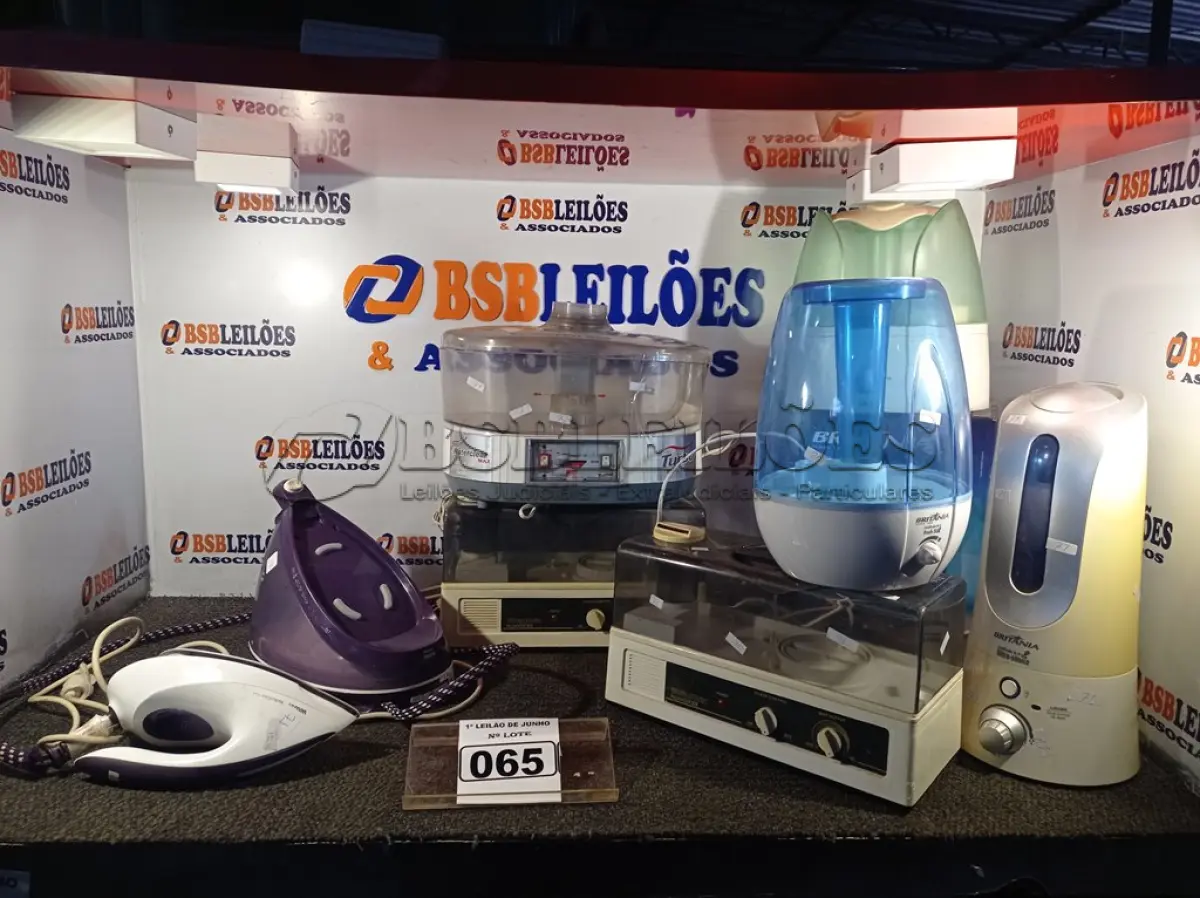 LOTE 065 - 01 PANELA DE FAZER PÃO, 07 UMIDIFICADORES DE AR MARCAS E MODELOS DIVERSOS E 01 FERRO A VAPOR. (NO ESTADO) ATENÇÃO! FAZER A VISITAÇÃO ANTES DE ARREMATAR, NÃO SABEMOS SE FUNCIONA. LEILÃO NÃO TEM GARANTIA E NEM DEVOLUÇÃO, SUJEITO A POSSÍVEIS AVARIAS VISÍVEIS/OCULTAS E/OU AUSÊNCIA DE COMPONENTES.