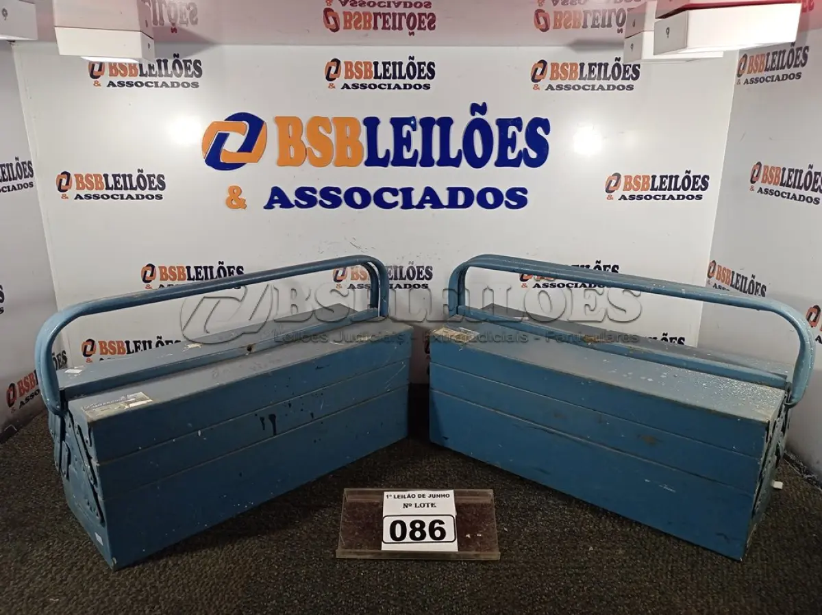 LOTE 086 - 02 MALETAS DE FERRAMENTAS VAZIAS. (NO ESTADO) ATENÇÃO! FAZER A VISITAÇÃO ANTES DE ARREMATAR, NÃO SABEMOS SE FUNCIONA. LEILÃO NÃO TEM GARANTIA E NEM DEVOLUÇÃO, SUJEITO A POSSÍVEIS AVARIAS VISÍVEIS/OCULTAS E/OU AUSÊNCIA DE COMPONENTES.