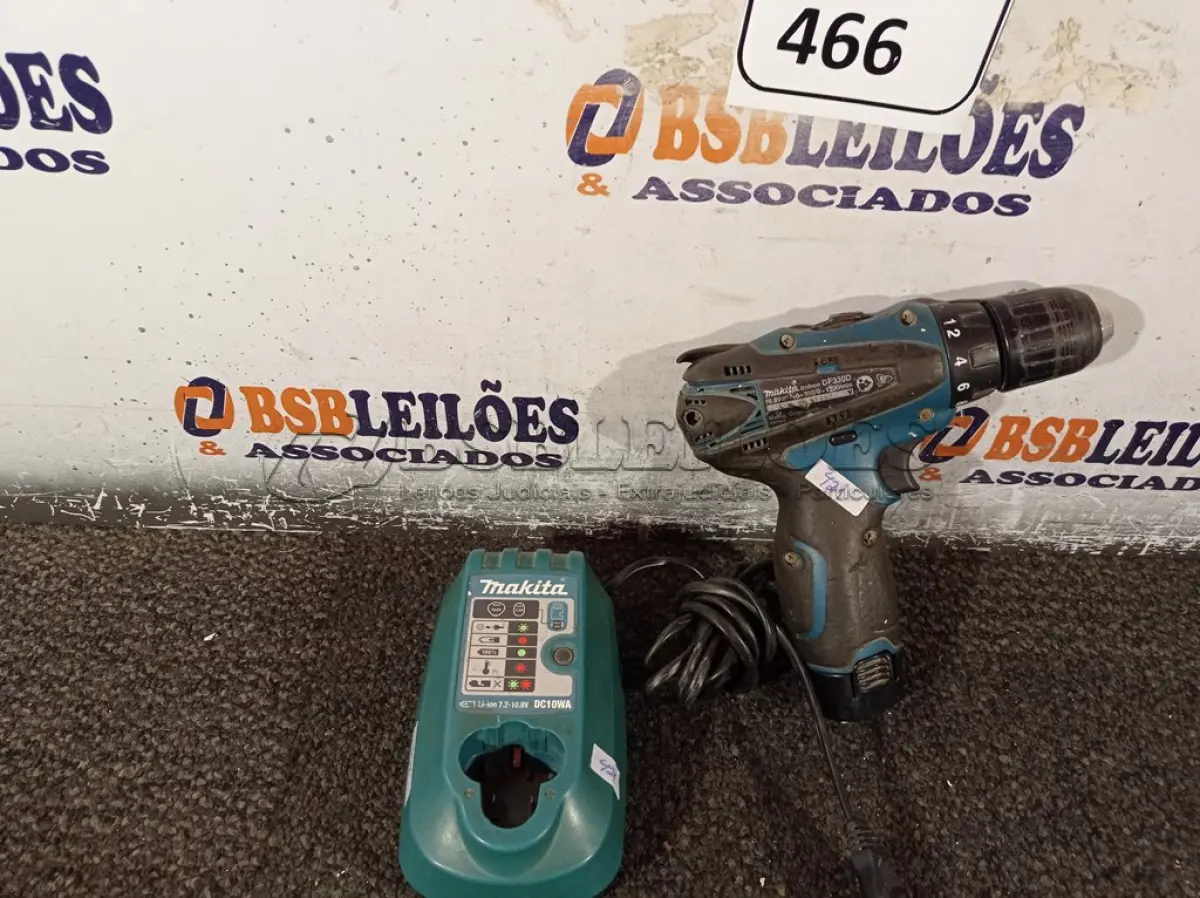 LOTE 466 - 01 PARAFUSADEIRA MAKITA COM CARREGADOR DF330D. (NO ESTADO) ATENÇÃO! FAZER A VISITAÇÃO ANTES DE ARREMATAR, NÃO SABEMOS SE FUNCIONA. LEILÃO NÃO TEM GARANTIA E NEM DEVOLUÇÃO, SUJEITO A POSSÍVEIS AVARIAS VISÍVEIS/OCULTAS E/OU AUSÊNCIA DE COMPONENTES.