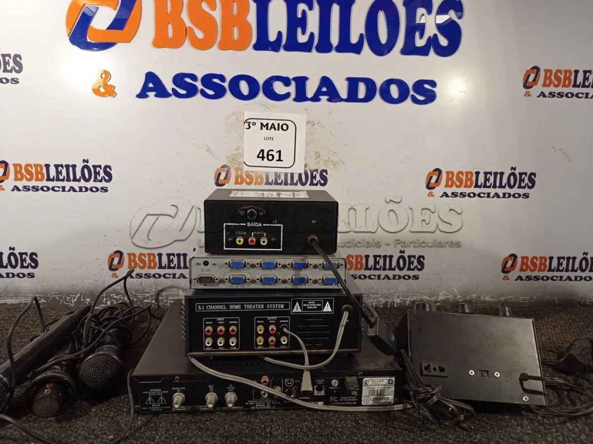 LOTE 461 - 01 APARELHO DE SATÉLITE, FONTES, MICROFONES E ELETRÔNICOS DIVERSOS. (NO ESTADO) ATENÇÃO! FAZER A VISITAÇÃO ANTES DE ARREMATAR, NÃO SABEMOS SE FUNCIONA. LEILÃO NÃO TEM GARANTIA E NEM DEVOLUÇÃO, SUJEITO A POSSÍVEIS AVARIAS VISÍVEIS/OCULTAS E/OU AUSÊNCIA DE COMPONENTES.