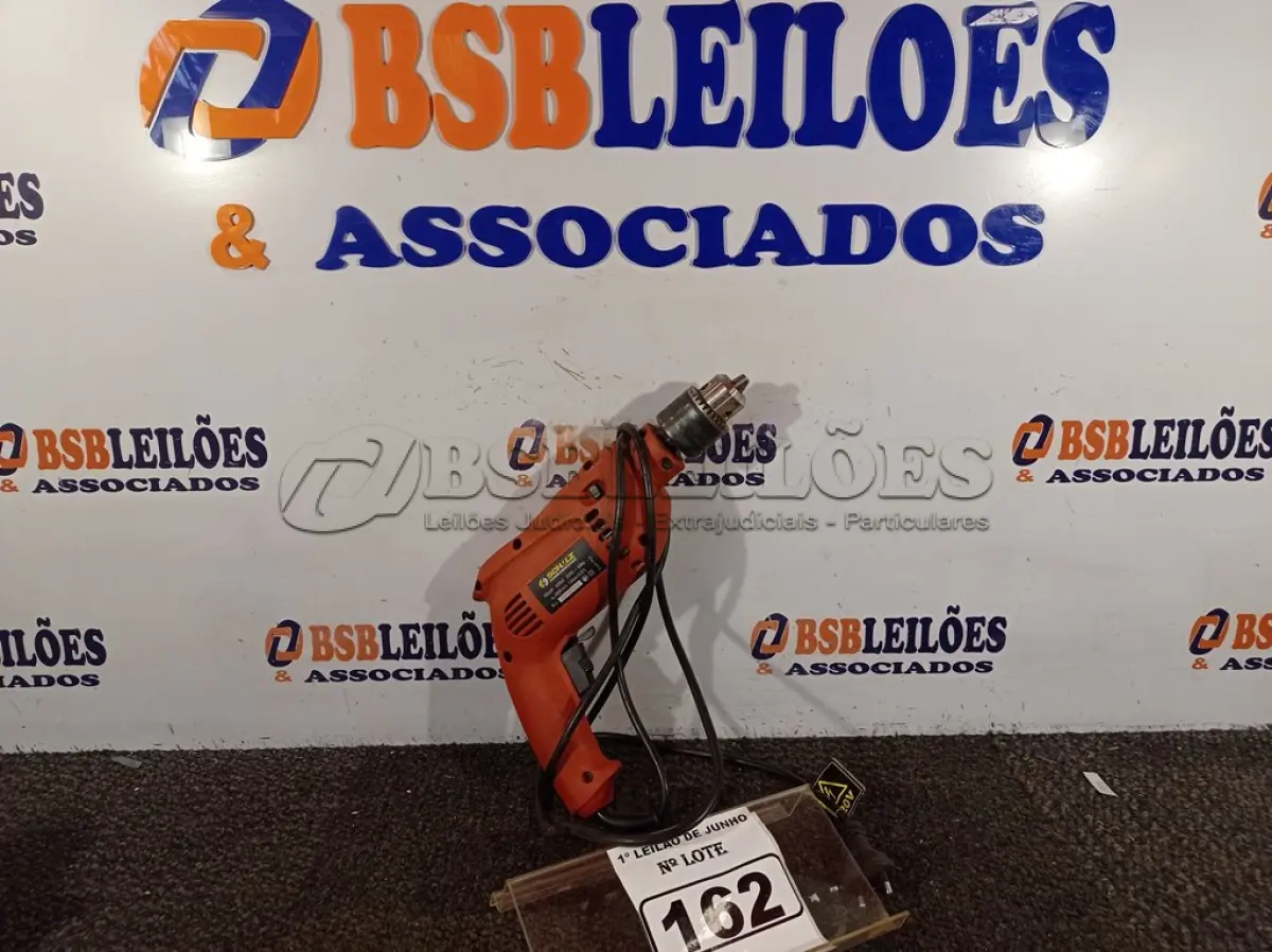LOTE 162 - 01 PARAFUSADEIRA/FURADEIRA MARCA SCHUZ 220V. (NO ESTADO) ATENÇÃO! FAZER A VISITAÇÃO ANTES DE ARREMATAR, NÃO SABEMOS SE FUNCIONA. LEILÃO NÃO TEM GARANTIA E NEM DEVOLUÇÃO, SUJEITO A POSSÍVEIS AVARIAS VISÍVEIS/OCULTAS E/OU AUSÊNCIA DE COMPONENTES.