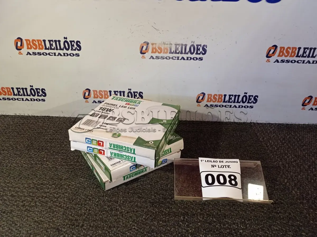 LOTE 008 - 04 LUMINÁRIAS DE LED SOBREPOR QUADRADA 240V, 18W E 6500K MARCA DECORLUX. (NO ESTADO) ATENÇÃO! FAZER A VISITAÇÃO ANTES DE ARREMATAR, NÃO SABEMOS SE FUNCIONA. LEILÃO NÃO TEM GARANTIA E NEM DEVOLUÇÃO, SUJEITO A POSSÍVEIS AVARIAS VISÍVEIS/OCULTAS E/OU AUSÊNCIA DE COMPONENTES.
