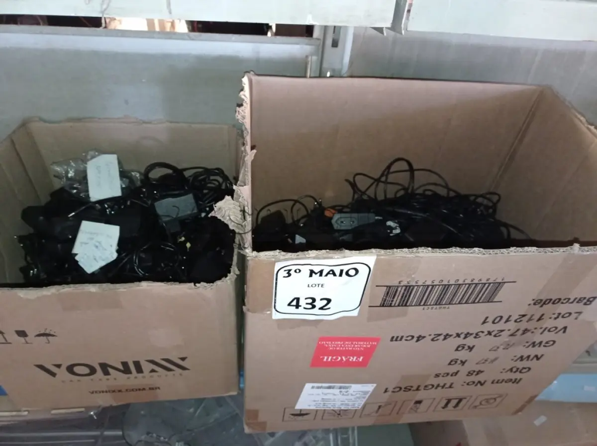 LOTE 432 - 01 LOTE COM GRANDE QUANTIDADE DE DIVERSOS ADAPTADORES. (NO ESTADO) ATENÇÃO! FAZER A VISITAÇÃO ANTES DE ARREMATAR, NÃO SABEMOS SE FUNCIONA. LEILÃO NÃO TEM GARANTIA E NEM DEVOLUÇÃO, SUJEITO A POSSÍVEIS AVARIAS VISÍVEIS/OCULTAS E/OU AUSÊNCIA DE COMPONENTES.