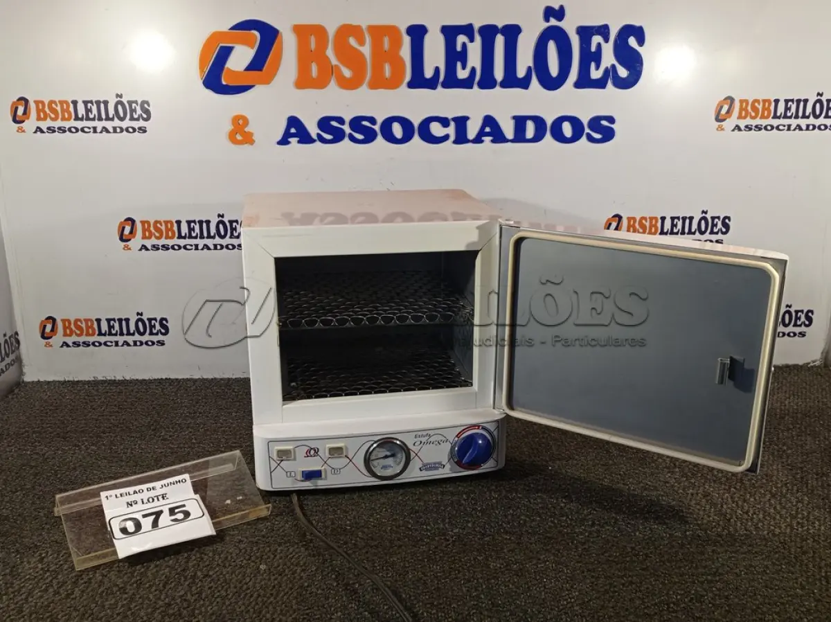LOTE 075 - 01 ESTUFA PARA ESTERILIZAÇÃO ODONTÉCNICA MARCA OMEGA. (NO ESTADO) ATENÇÃO! FAZER A VISITAÇÃO ANTES DE ARREMATAR, NÃO SABEMOS SE FUNCIONA. LEILÃO NÃO TEM GARANTIA E NEM DEVOLUÇÃO, SUJEITO A POSSÍVEIS AVARIAS VISÍVEIS/OCULTAS E/OU AUSÊNCIA DE COMPONENTES.