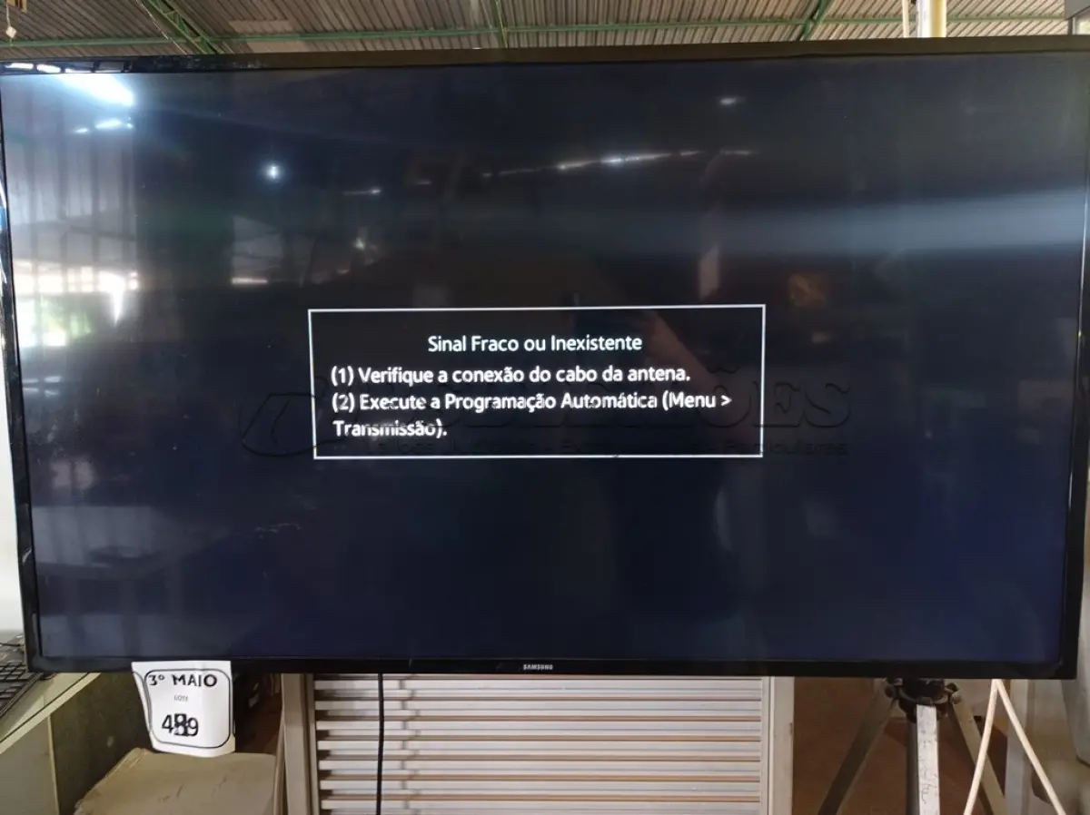 LOTE 489 - 01 TV 48’’ COM CONTROLE MARCA SAMSUNG. (NO ESTADO) ATENÇÃO! FAZER A VISITAÇÃO ANTES DE ARREMATAR, NÃO SABEMOS SE FUNCIONA. LEILÃO NÃO TEM GARANTIA E NEM DEVOLUÇÃO, SUJEITO A POSSÍVEIS AVARIAS VISÍVEIS/OCULTAS E/OU AUSÊNCIA DE COMPONENTES.
