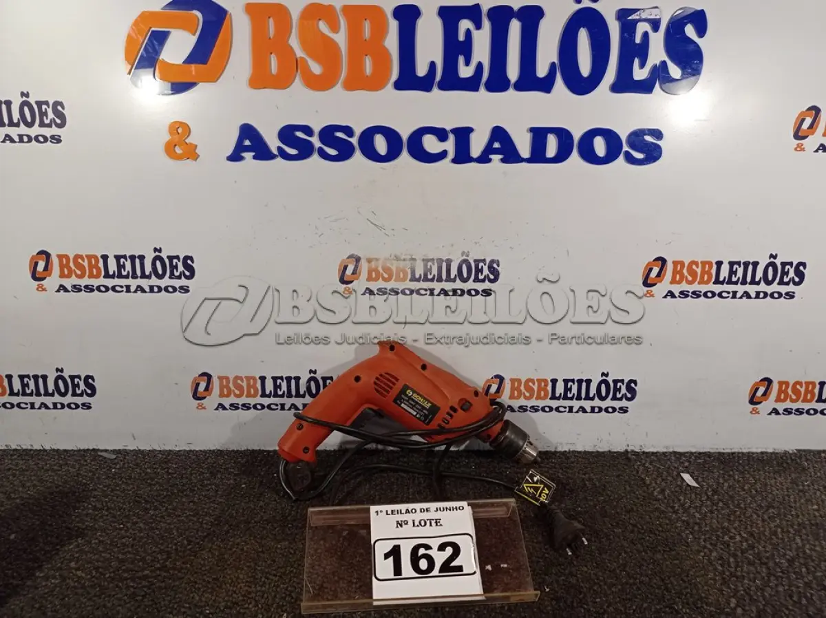 LOTE 162 - 01 PARAFUSADEIRA/FURADEIRA MARCA SCHUZ 220V. (NO ESTADO) ATENÇÃO! FAZER A VISITAÇÃO ANTES DE ARREMATAR, NÃO SABEMOS SE FUNCIONA. LEILÃO NÃO TEM GARANTIA E NEM DEVOLUÇÃO, SUJEITO A POSSÍVEIS AVARIAS VISÍVEIS/OCULTAS E/OU AUSÊNCIA DE COMPONENTES.
