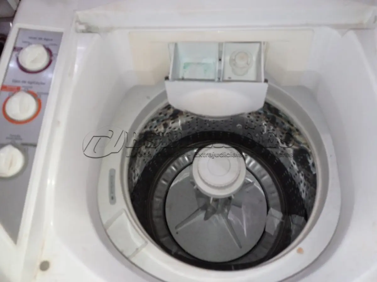 LOTE 384 - 01 MÁQUINA DE LAVAR 9KG COM AVARIAS 220V MARCA BRASTEMP. (NO ESTADO) ATENÇÃO! FAZER A VISITAÇÃO ANTES DE ARREMATAR, NÃO SABEMOS SE FUNCIONA. LEILÃO NÃO TEM GARANTIA E NEM DEVOLUÇÃO, SUJEITO A POSSÍVEIS AVARIAS VISÍVEIS/OCULTAS E/OU AUSÊNCIA DE COMPONENTES.