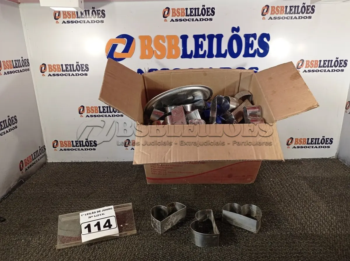 LOTE 114 - 01 LOTE COM FORMAS DE ASSAR EM FORMATO DE LETRA. (NO ESTADO) ATENÇÃO! FAZER A VISITAÇÃO ANTES DE ARREMATAR, NÃO SABEMOS SE FUNCIONA. LEILÃO NÃO TEM GARANTIA E NEM DEVOLUÇÃO, SUJEITO A POSSÍVEIS AVARIAS VISÍVEIS/OCULTAS E/OU AUSÊNCIA DE COMPONENTES.