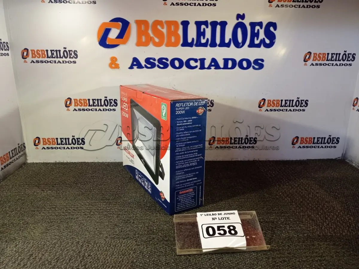 LOTE 058 - 01 REFLETOR DE SUPER LED 200W BIVOLT E DURAÇÃO DE 20.000 HORAS 6.000K MARCA DECORLUX. (NOVO). (NO ESTADO) ATENÇÃO! FAZER A VISITAÇÃO ANTES DE ARREMATAR, NÃO SABEMOS SE FUNCIONA. LEILÃO NÃO TEM GARANTIA E NEM DEVOLUÇÃO, SUJEITO A POSSÍVEIS AVARIAS VISÍVEIS/OCULTAS E/OU AUSÊNCIA DE COMPONENTES.