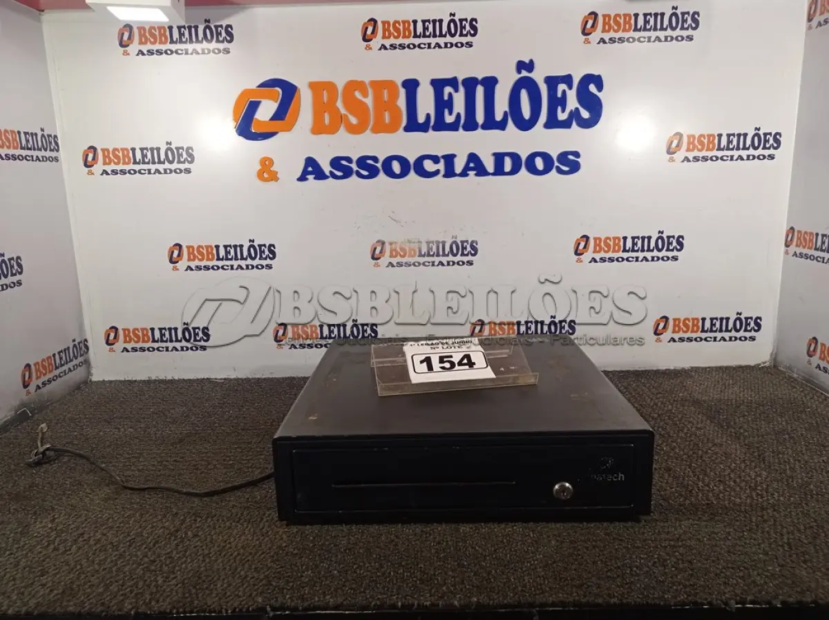 LOTE 154 - 01 CAIXA REGISTRADORA PARA DINHEIRO MANUAL. (NO ESTADO) ATENÇÃO! FAZER A VISITAÇÃO ANTES DE ARREMATAR, NÃO SABEMOS SE FUNCIONA. LEILÃO NÃO TEM GARANTIA E NEM DEVOLUÇÃO, SUJEITO A POSSÍVEIS AVARIAS VISÍVEIS/OCULTAS E/OU AUSÊNCIA DE COMPONENTES.