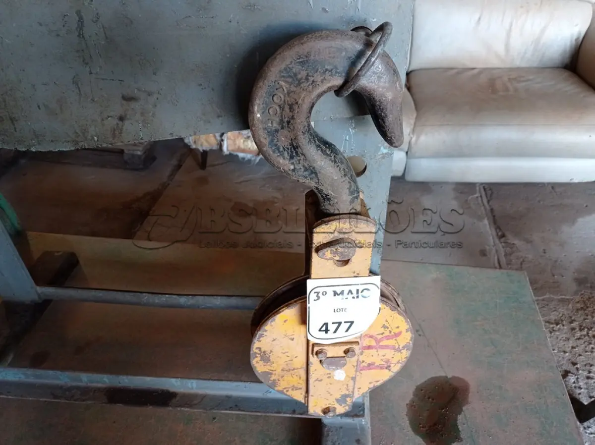 LOTE 477 - 01 GANCHO PARA GUINCHO. (NO ESTADO) ATENÇÃO! FAZER A VISITAÇÃO ANTES DE ARREMATAR, NÃO SABEMOS SE FUNCIONA. LEILÃO NÃO TEM GARANTIA E NEM DEVOLUÇÃO, SUJEITO A POSSÍVEIS AVARIAS VISÍVEIS/OCULTAS E/OU AUSÊNCIA DE COMPONENTES.