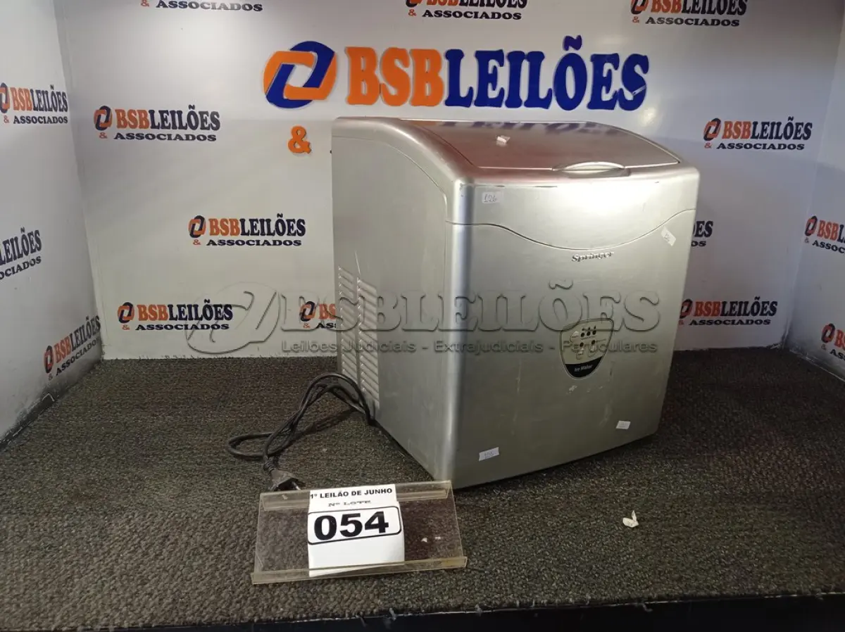 LOTE 054 - 01 MÁQUINA DE GELO ICMA0155B MARCA SPRINGER 220V. (LIGANDO) (NO ESTADO) ATENÇÃO! FAZER A VISITAÇÃO ANTES DE ARREMATAR, NÃO SABEMOS SE FUNCIONA. LEILÃO NÃO TEM GARANTIA E NEM DEVOLUÇÃO, SUJEITO A POSSÍVEIS AVARIAS VISÍVEIS/OCULTAS E/OU AUSÊNCIA DE COMPONENTES.