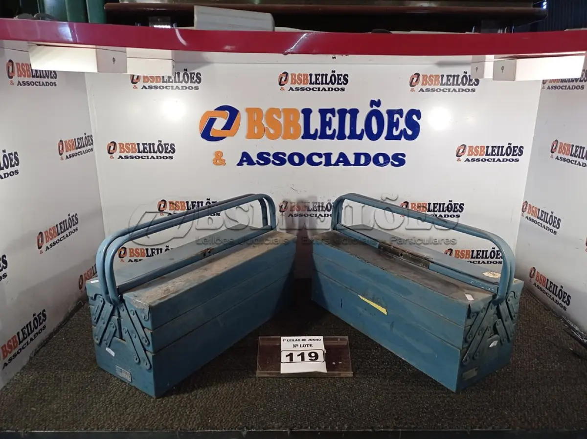 LOTE 119 - 02 MALETAS DE FERRAMENTAS VAZIAS. (NO ESTADO) ATENÇÃO! FAZER A VISITAÇÃO ANTES DE ARREMATAR, NÃO SABEMOS SE FUNCIONA. LEILÃO NÃO TEM GARANTIA E NEM DEVOLUÇÃO, SUJEITO A POSSÍVEIS AVARIAS VISÍVEIS/OCULTAS E/OU AUSÊNCIA DE COMPONENTES.