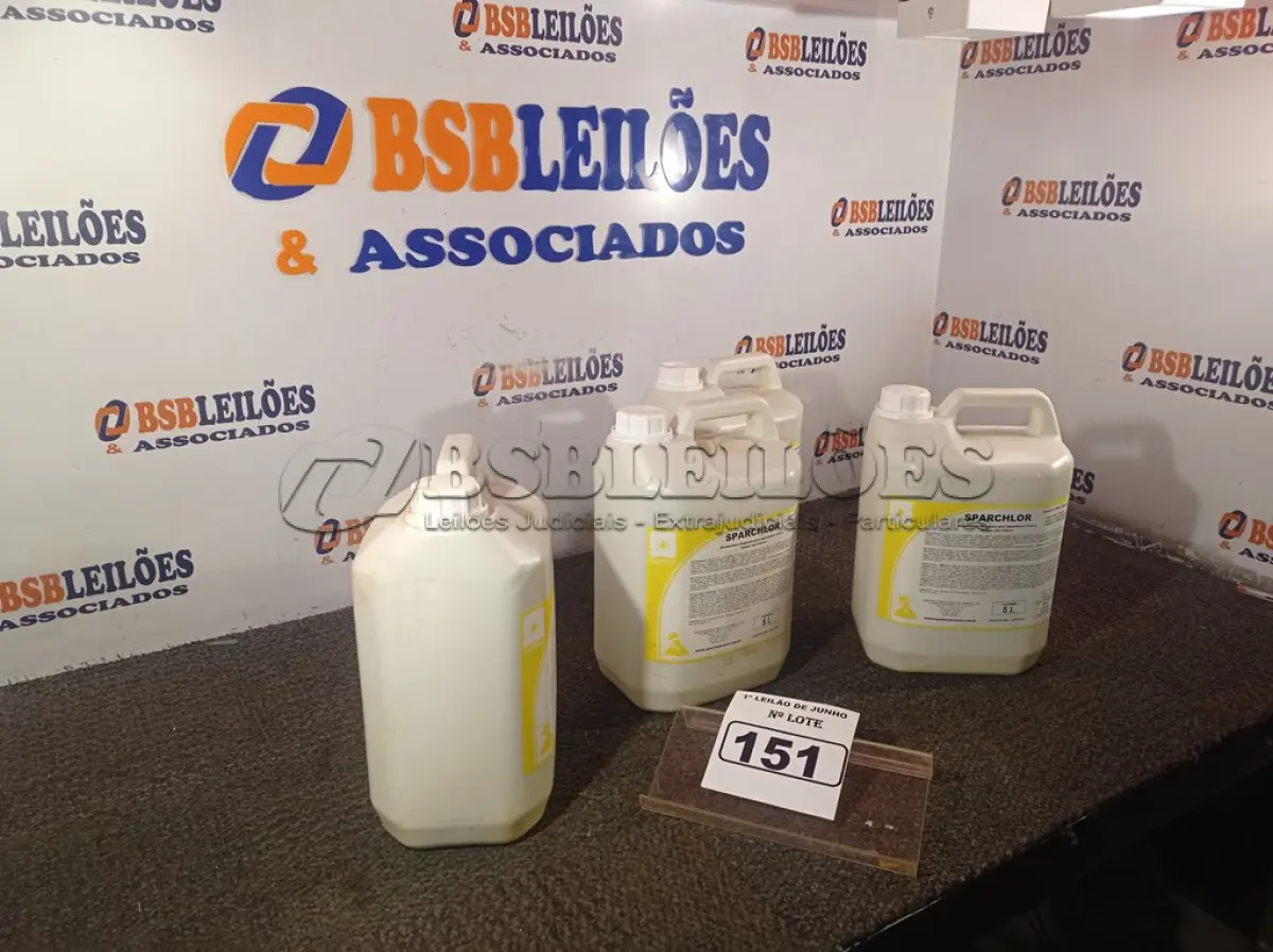 LOTE 151 - 04 GALÕES DE DESINFETANTE PARA SUPERFÍCIES FIXA COM 05 LITROS CADA. (NO ESTADO) ATENÇÃO! FAZER A VISITAÇÃO ANTES DE ARREMATAR, NÃO SABEMOS SE FUNCIONA. LEILÃO NÃO TEM GARANTIA E NEM DEVOLUÇÃO, SUJEITO A POSSÍVEIS AVARIAS VISÍVEIS/OCULTAS E/OU AUSÊNCIA DE COMPONENTES.