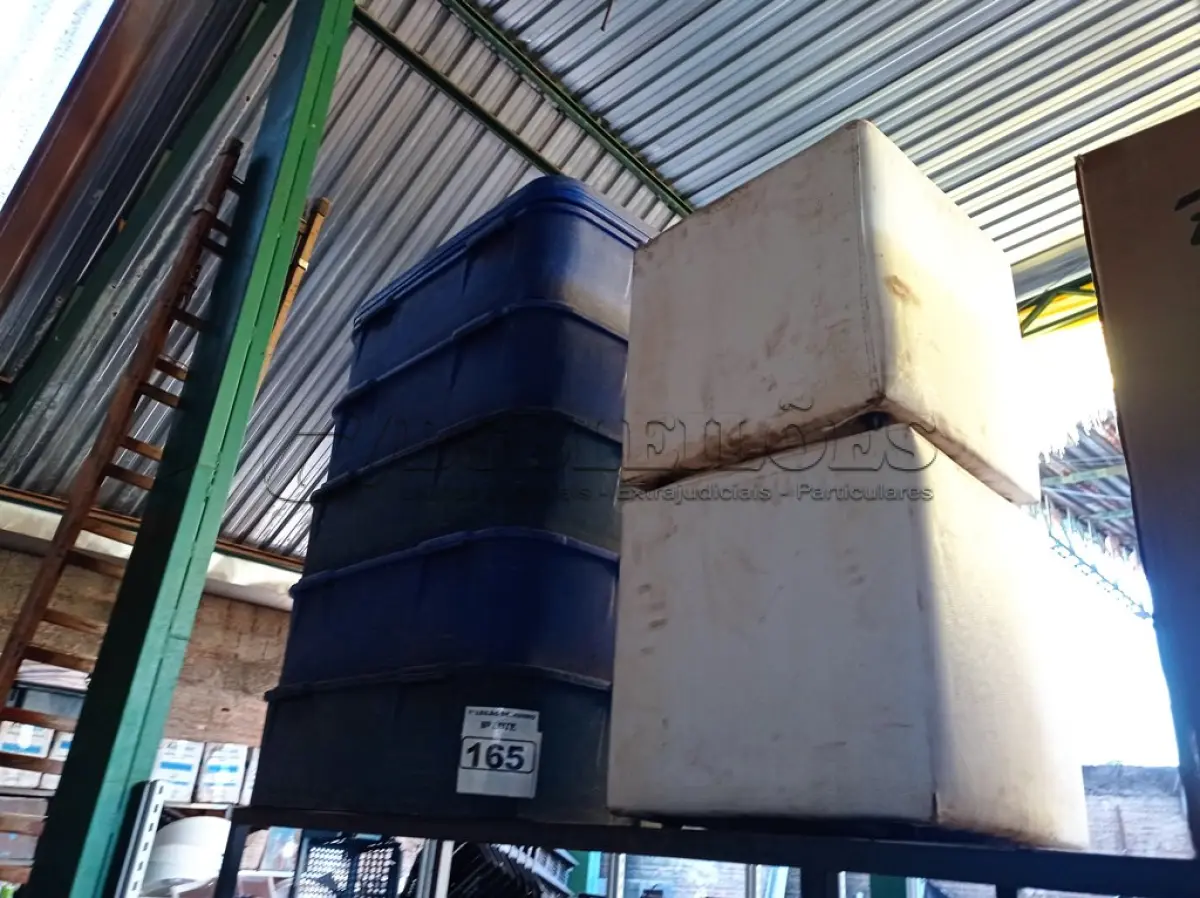 LOTE 165 - 05 CAIXAS BOX. (NO ESTADO) ATENÇÃO! FAZER A VISITAÇÃO ANTES DE ARREMATAR, NÃO SABEMOS SE FUNCIONA. LEILÃO NÃO TEM GARANTIA E NEM DEVOLUÇÃO, SUJEITO A POSSÍVEIS AVARIAS VISÍVEIS/OCULTAS E/OU AUSÊNCIA DE COMPONENTES.