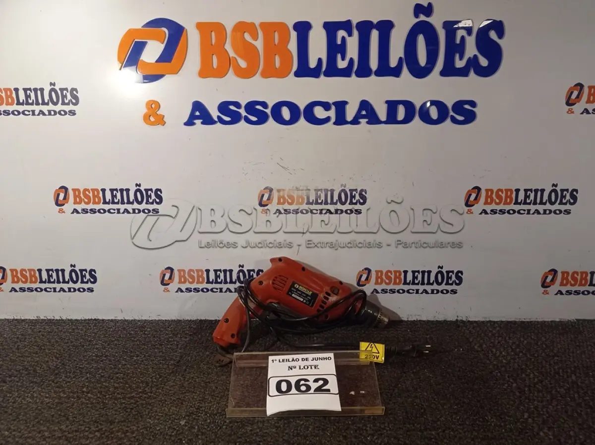 LOTE 062 - 01 PARAFUSADEIRA/FURADEIRA MARCA SCHUZ 220V. (NO ESTADO) ATENÇÃO! FAZER A VISITAÇÃO ANTES DE ARREMATAR, NÃO SABEMOS SE FUNCIONA. LEILÃO NÃO TEM GARANTIA E NEM DEVOLUÇÃO, SUJEITO A POSSÍVEIS AVARIAS VISÍVEIS/OCULTAS E/OU AUSÊNCIA DE COMPONENTES.
