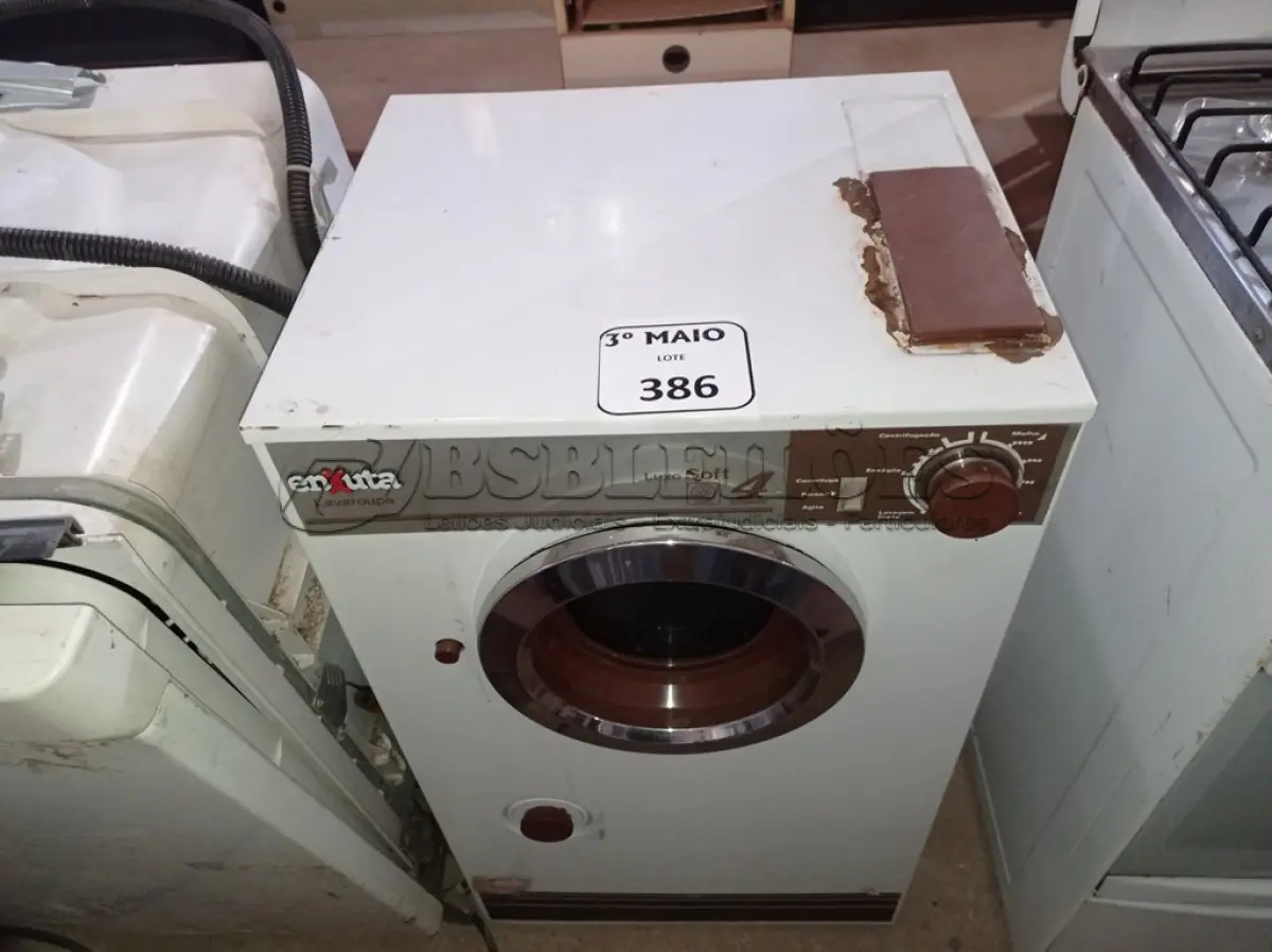 LOTE 386 - 01 MÁQUINA DE LAVAR ROUPAS 220V MARCA ENXUTA. (NO ESTADO) ATENÇÃO! FAZER A VISITAÇÃO ANTES DE ARREMATAR, NÃO SABEMOS SE FUNCIONA. LEILÃO NÃO TEM GARANTIA E NEM DEVOLUÇÃO, SUJEITO A POSSÍVEIS AVARIAS VISÍVEIS/OCULTAS E/OU AUSÊNCIA DE COMPONENTES.