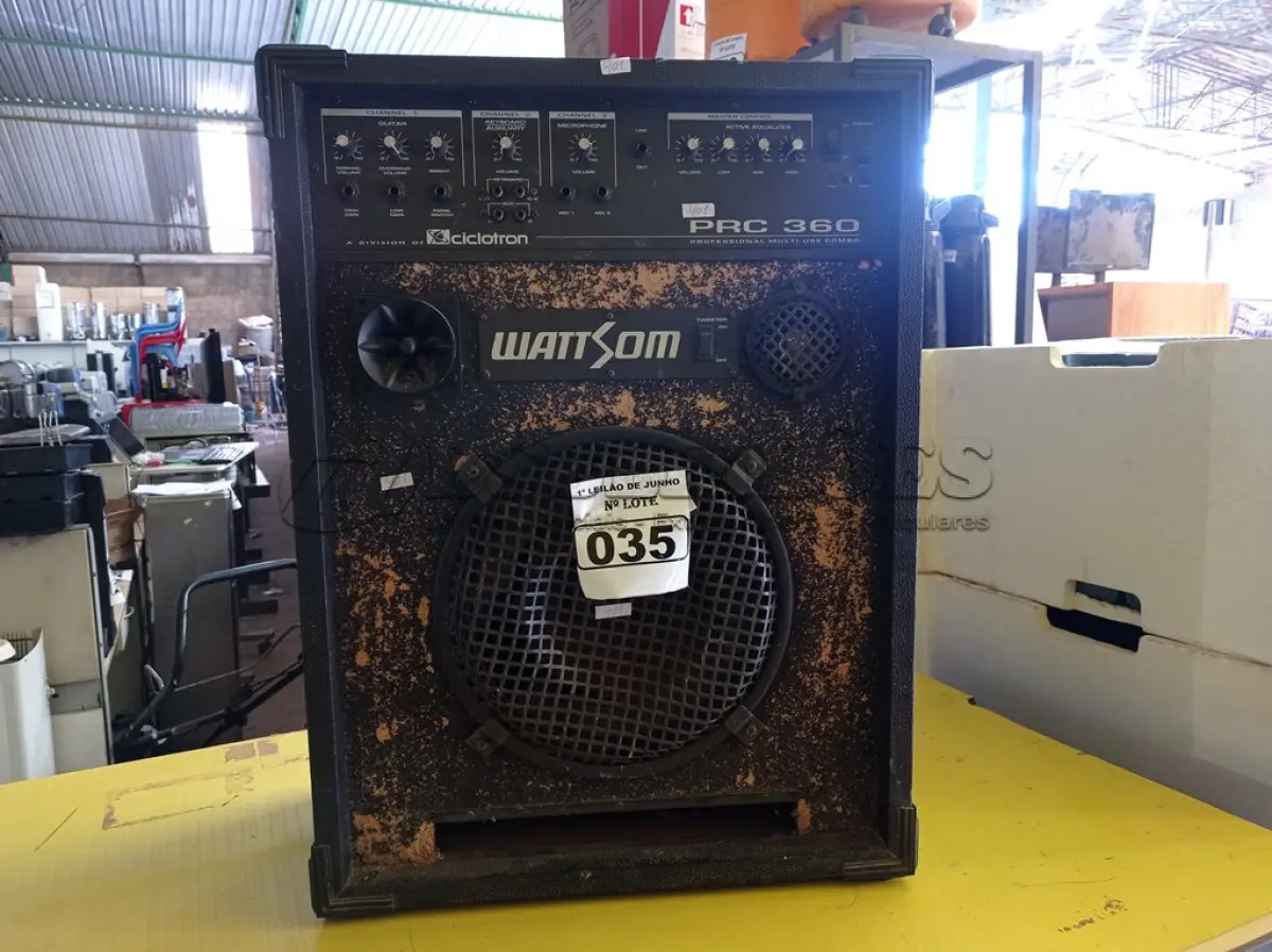 LOTE 035 - 01 CAIXA DE SOM AMPLIFICADA MODELO:PRC360 MARCA WATTSOM. (NO ESTADO) ATENÇÃO! FAZER A VISITAÇÃO ANTES DE ARREMATAR, NÃO SABEMOS SE FUNCIONA. LEILÃO NÃO TEM GARANTIA E NEM DEVOLUÇÃO, SUJEITO A POSSÍVEIS AVARIAS VISÍVEIS/OCULTAS E/OU AUSÊNCIA DE COMPONENTES.
