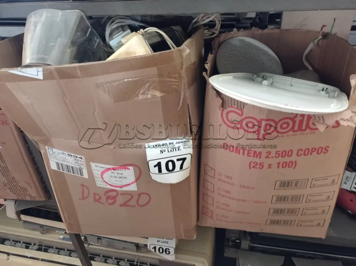 LOTE 107 - 01 LOTE COM UTENSÍLIOS DIVERSOS E VÁRIOS CHUVEIROS ELÉTRICOS. (NO ESTADO) ATENÇÃO! FAZER A VISITAÇÃO ANTES DE ARREMATAR, NÃO SABEMOS SE FUNCIONA. LEILÃO NÃO TEM GARANTIA E NEM DEVOLUÇÃO, SUJEITO A POSSÍVEIS AVARIAS VISÍVEIS/OCULTAS E/OU AUSÊNCIA DE COMPONENTES.