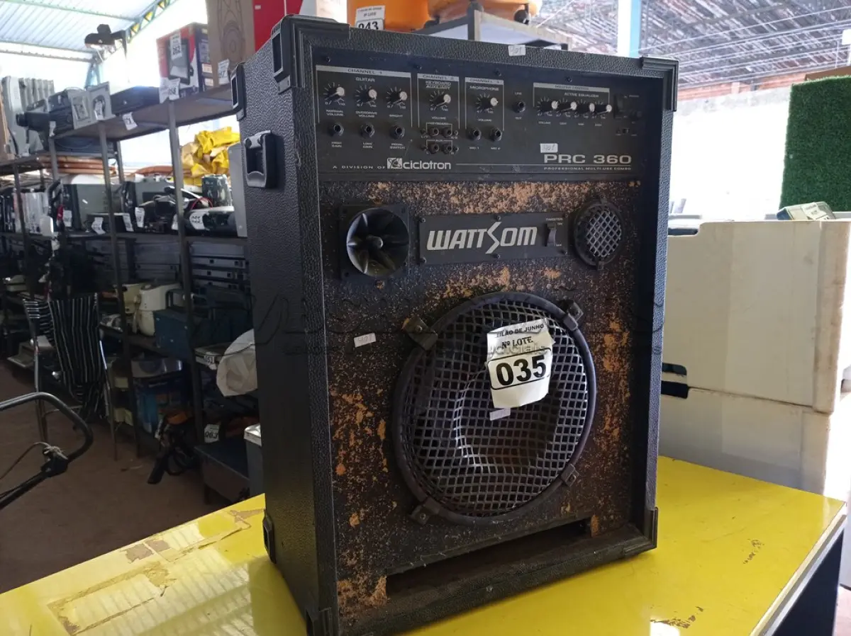 LOTE 035 - 01 CAIXA DE SOM AMPLIFICADA MODELO:PRC360 MARCA WATTSOM. (NO ESTADO) ATENÇÃO! FAZER A VISITAÇÃO ANTES DE ARREMATAR, NÃO SABEMOS SE FUNCIONA. LEILÃO NÃO TEM GARANTIA E NEM DEVOLUÇÃO, SUJEITO A POSSÍVEIS AVARIAS VISÍVEIS/OCULTAS E/OU AUSÊNCIA DE COMPONENTES.