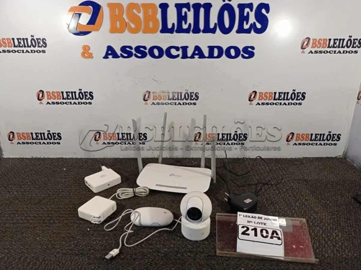 LOTE 210 - 01 ROTEADOR TP-LINK 04 ANTENAS, 01 MOUSE, 01 FONTE PARA MACBOOK, 01 ROTEADOR E 01 CÂMERA IP DE SEGURANÇA IMILAB XIAOMI BRANCA.  (NO ESTADO) ATENÇÃO! FAZER A VISITAÇÃO ANTES DE ARREMATAR, NÃO SABEMOS SE FUNCIONA. LEILÃO NÃO TEM GARANTIA E NEM DEVOLUÇÃO, SUJEITO A POSSÍVEIS AVARIAS VISÍVEIS/OCULTAS E/OU AUSÊNCIA DE COMPONENTES.