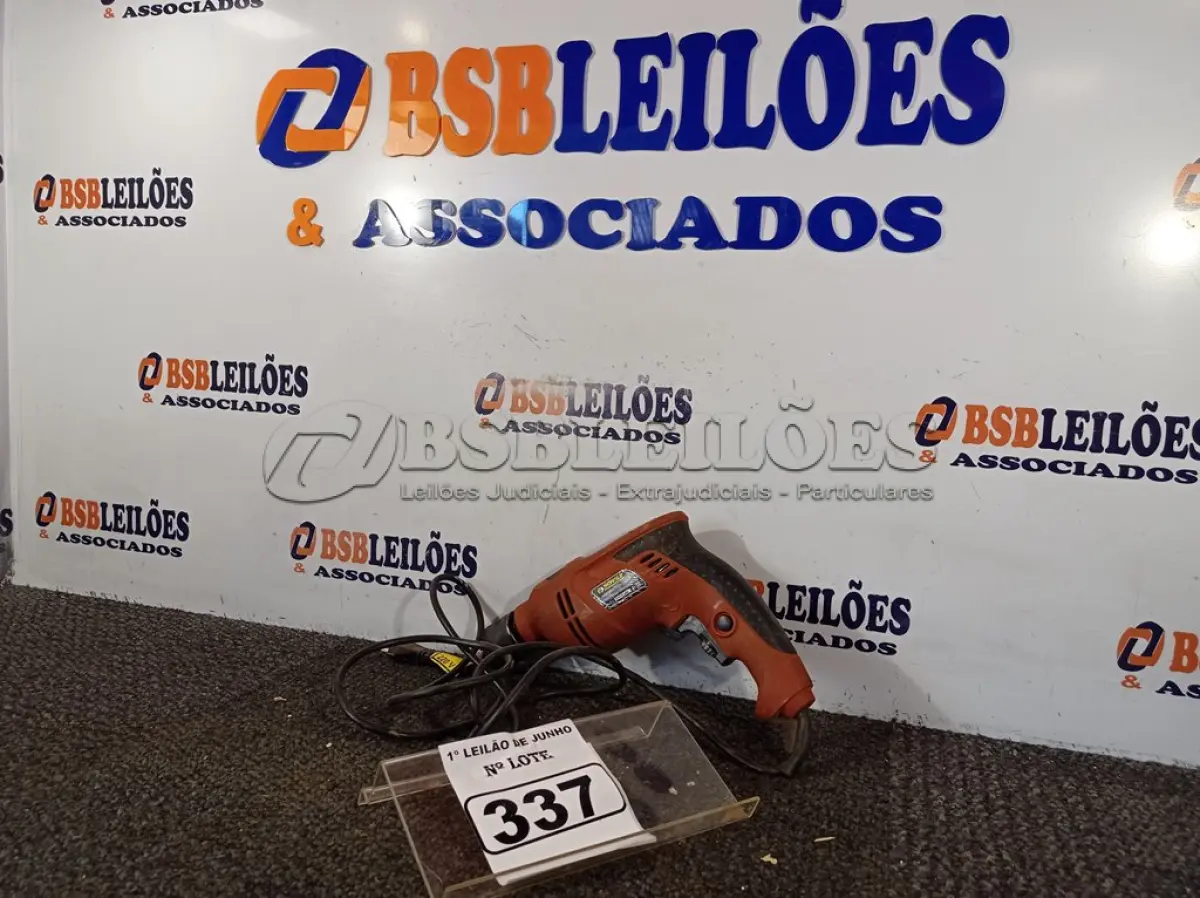 LOTE 337 - 01 PARAFUSADEIRA/FURADEIRA MARCA SCHUZ 220V. (NO ESTADO) ATENÇÃO! FAZER A VISITAÇÃO ANTES DE ARREMATAR, NÃO SABEMOS SE FUNCIONA. LEILÃO NÃO TEM GARANTIA E NEM DEVOLUÇÃO, SUJEITO A POSSÍVEIS AVARIAS VISÍVEIS/OCULTAS E/OU AUSÊNCIA DE COMPONENTES.