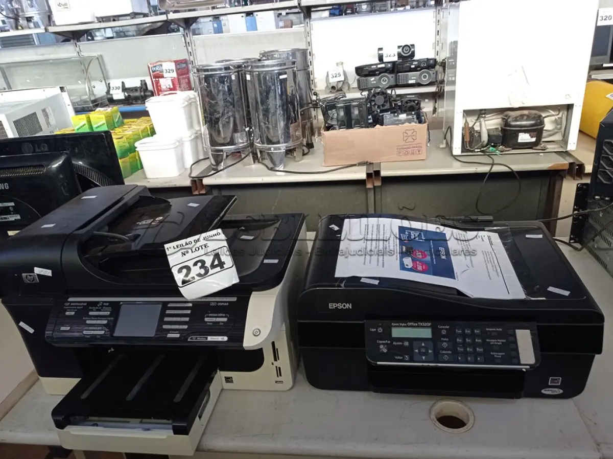 LOTE 234 - 02 IMPRESSORAS, SENDO 01 MARCA HP E 01 MARCA EPSON. (NO ESTADO) ATENÇÃO! FAZER A VISITAÇÃO ANTES DE ARREMATAR, NÃO SABEMOS SE FUNCIONA. LEILÃO NÃO TEM GARANTIA E NEM DEVOLUÇÃO, SUJEITO A POSSÍVEIS AVARIAS VISÍVEIS/OCULTAS E/OU AUSÊNCIA DE COMPONENTES.