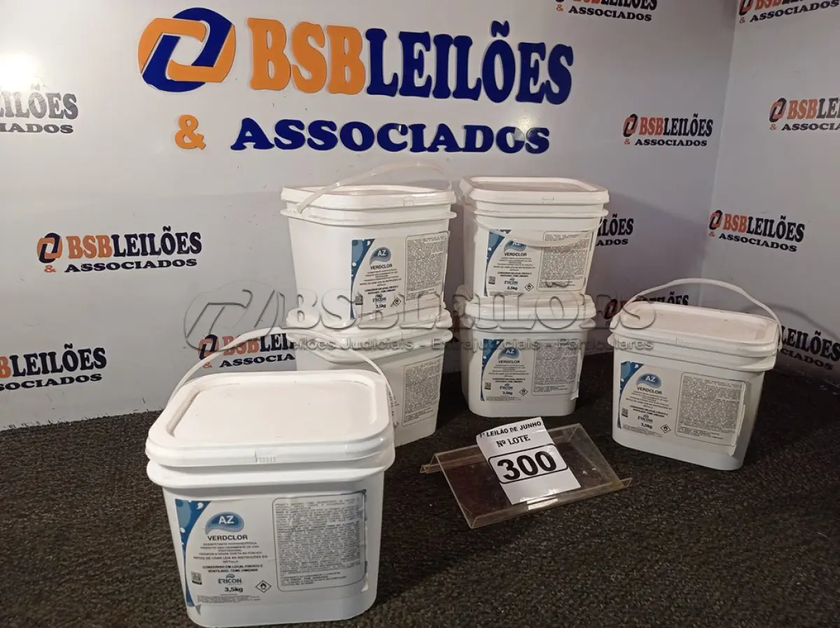 LOTE 300 - 06 GALÕES DE DESINFETANTE HORTIFRUTÍCULA EXCLUSIVO PARA USO PROFISSIONAL.  DE 3,5 KG CADA MARCA VERDCLOR. (NO ESTADO) ATENÇÃO! FAZER A VISITAÇÃO ANTES DE ARREMATAR, NÃO SABEMOS SE FUNCIONA. LEILÃO NÃO TEM GARANTIA E NEM DEVOLUÇÃO, SUJEITO A POSSÍVEIS AVARIAS VISÍVEIS/OCULTAS E/OU AUSÊNCIA DE COMPONENTES.