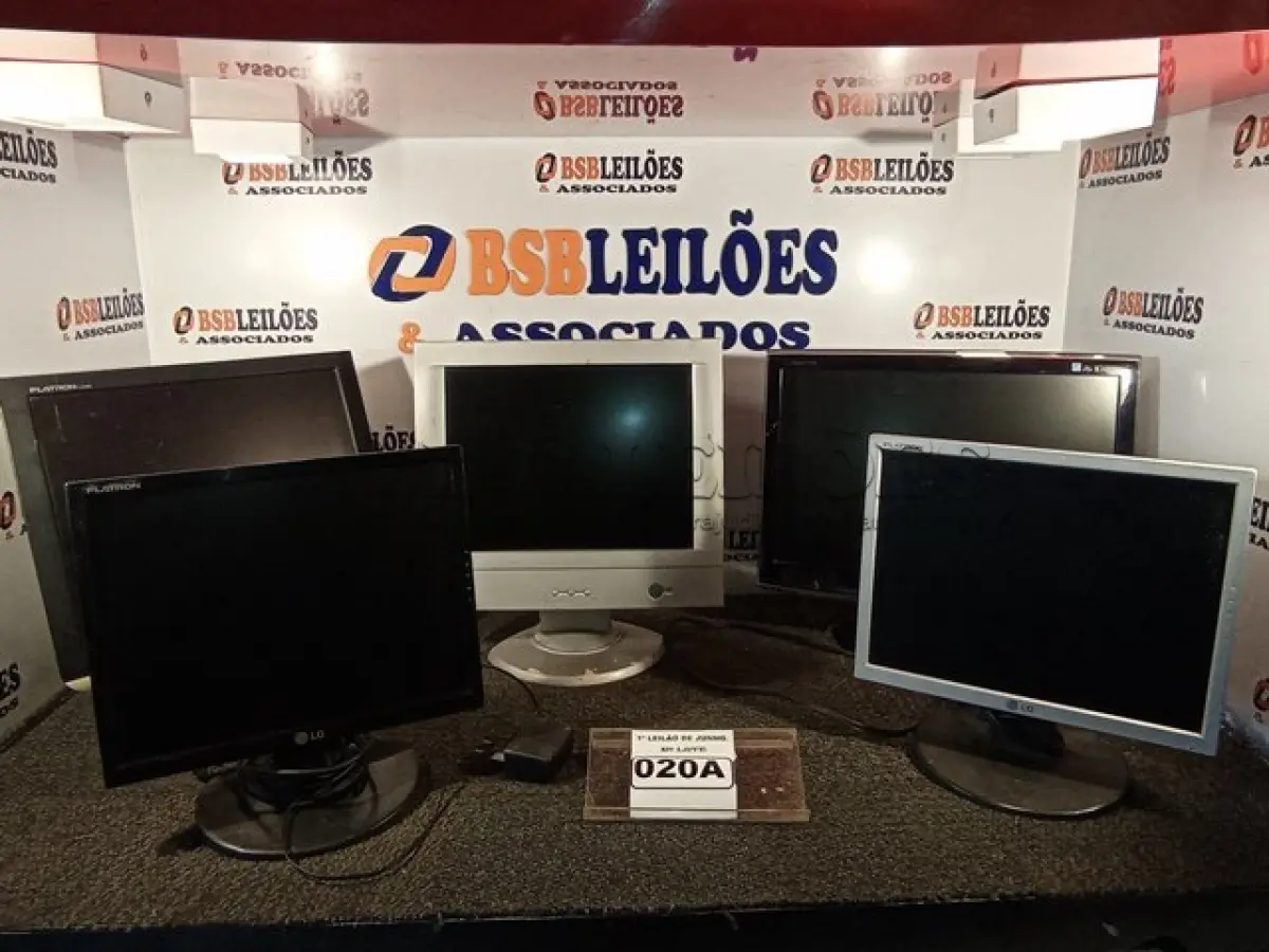 LOTE 020 - 05 MONITORES MARCAS E MODELOS DIVERSOS COM AVARIAS. (NO ESTADO) ATENÇÃO! FAZER A VISITAÇÃO ANTES DE ARREMATAR, NÃO SABEMOS SE FUNCIONA. LEILÃO NÃO TEM GARANTIA E NEM DEVOLUÇÃO, SUJEITO A POSSÍVEIS AVARIAS VISÍVEIS/OCULTAS E/OU AUSÊNCIA DE COMPONENTES.