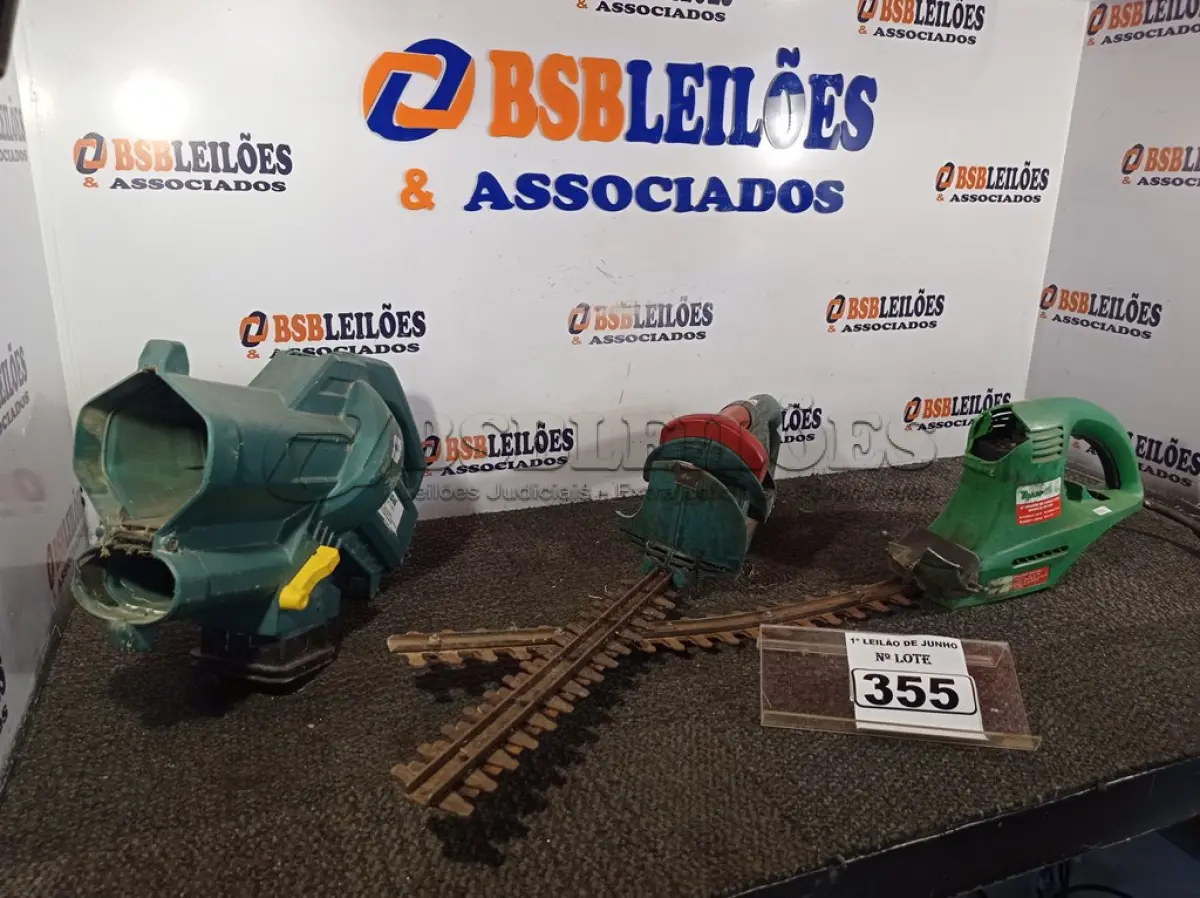 LOTE 355 - 02 APARADORES DE CERCA ELÉTRICA COM AVARIAS E 01 SUCATA DE SOPRADOR. (NO ESTADO) ATENÇÃO! FAZER A VISITAÇÃO ANTES DE ARREMATAR, NÃO SABEMOS SE FUNCIONA. LEILÃO NÃO TEM GARANTIA E NEM DEVOLUÇÃO, SUJEITO A POSSÍVEIS AVARIAS VISÍVEIS/OCULTAS E/OU AUSÊNCIA DE COMPONENTES.