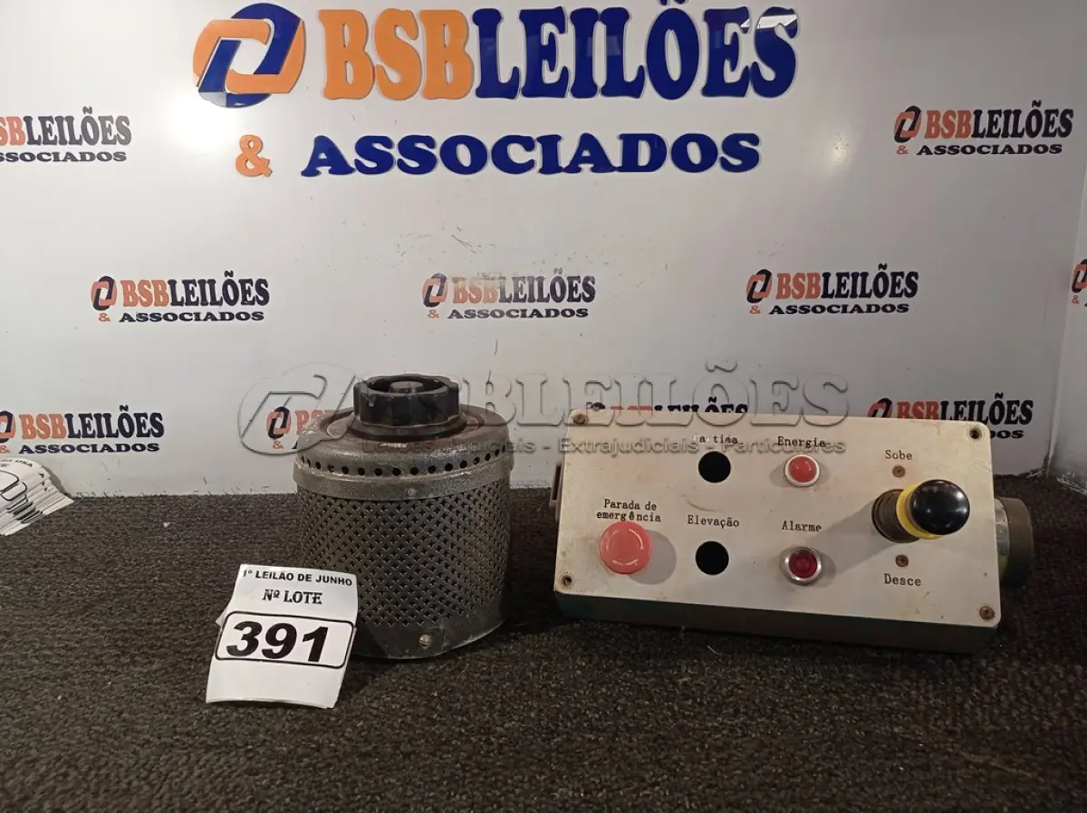 LOTE 391 - 01 TRANSFORMADOR E VARIADOR DE VOLTAGEM E 01 QUADRO ELÉTRICO DE COMANDO. (NO ESTADO) ATENÇÃO! FAZER A VISITAÇÃO ANTES DE ARREMATAR, NÃO SABEMOS SE FUNCIONA. LEILÃO NÃO TEM GARANTIA E NEM DEVOLUÇÃO, SUJEITO A POSSÍVEIS AVARIAS VISÍVEIS/OCULTAS E/OU AUSÊNCIA DE COMPONENTES.