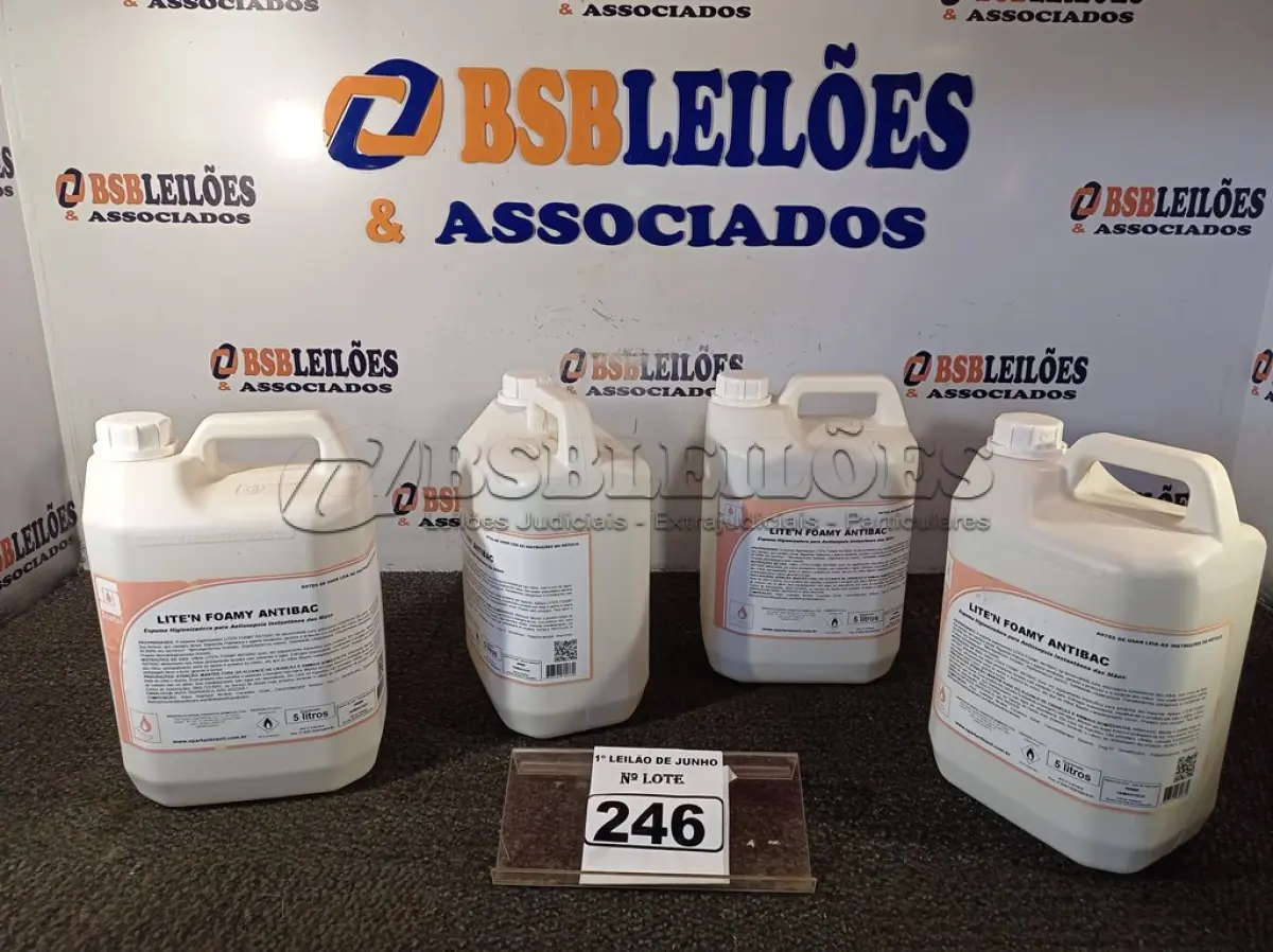 LOTE 246 - 04 GALÕES DE ESPUMA HIGIENIZADORA PARA ANTISSEPSIA INSTANTÂNEA DAS MÃOS COM 05 LITROS CADA GALÃO. (NO ESTADO) ATENÇÃO! FAZER A VISITAÇÃO ANTES DE ARREMATAR, NÃO SABEMOS SE FUNCIONA. LEILÃO NÃO TEM GARANTIA E NEM DEVOLUÇÃO, SUJEITO A POSSÍVEIS AVARIAS VISÍVEIS/OCULTAS E/OU AUSÊNCIA DE COMPONENTES.