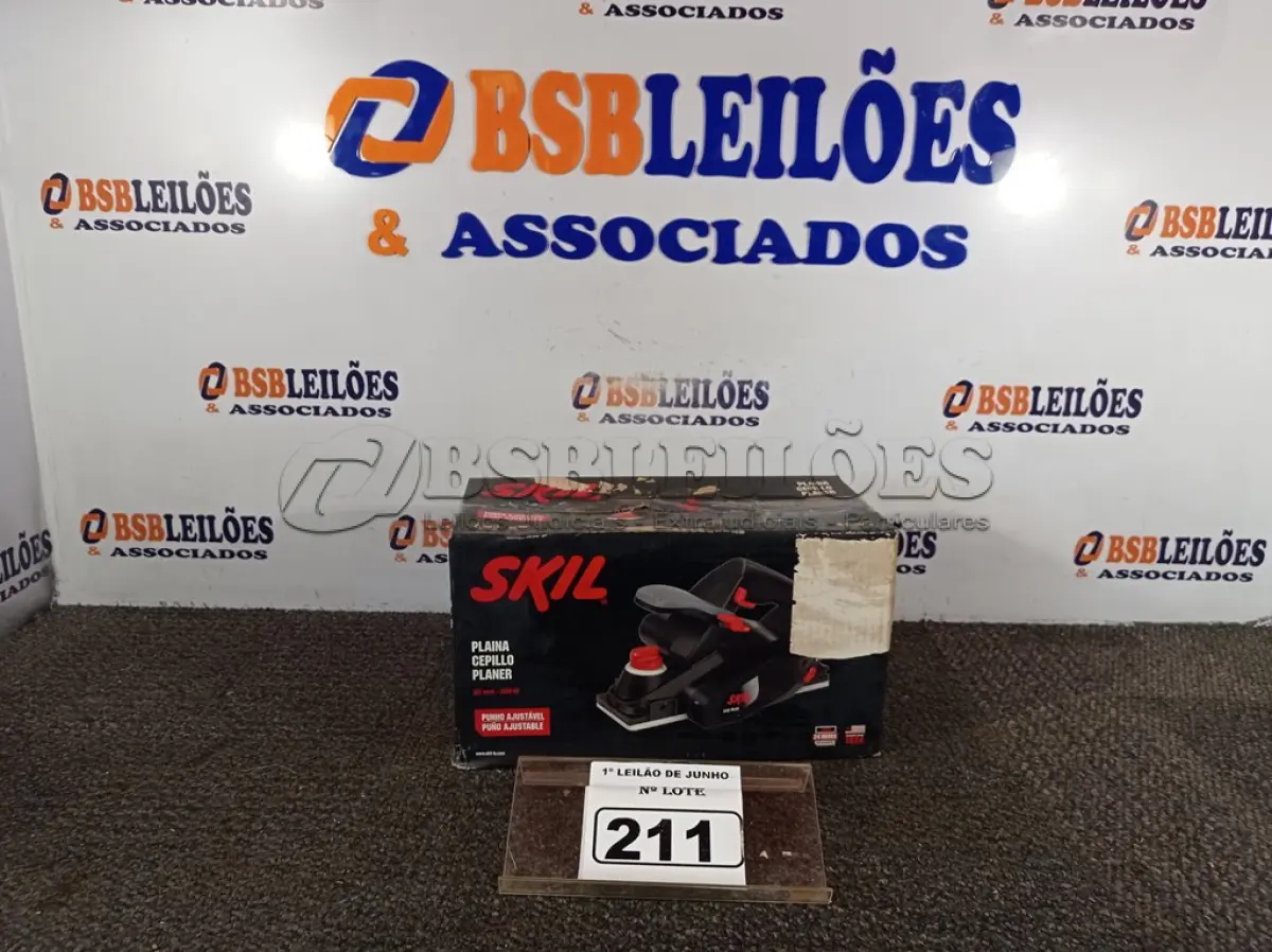 LOTE 211 - 01 PLAINA 3.14, MODELO1555 DE 550W DE POTÊNCIA E 220V MARCA SKIL. (NO ESTADO) ATENÇÃO! FAZER A VISITAÇÃO ANTES DE ARREMATAR, NÃO SABEMOS SE FUNCIONA. LEILÃO NÃO TEM GARANTIA E NEM DEVOLUÇÃO, SUJEITO A POSSÍVEIS AVARIAS VISÍVEIS/OCULTAS E/OU AUSÊNCIA DE COMPONENTES.