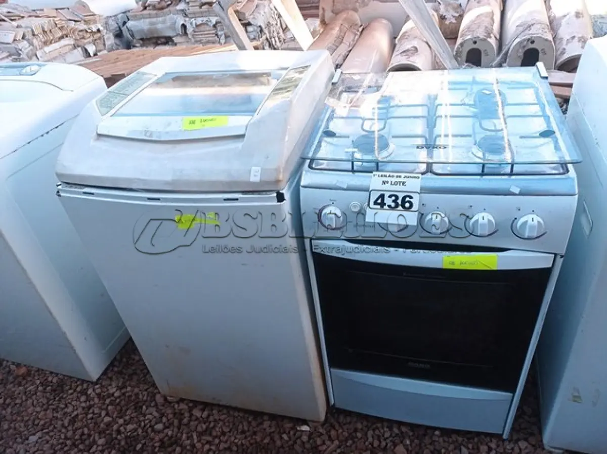 LOTE 436 - 01 FOGÃO 04 BOCAS MARCA DAKO E 01 MÁQUINA DE LAVAR MARCA BRASTEMP. (NO ESTADO) ATENÇÃO! FAZER A VISITAÇÃO ANTES DE ARREMATAR, NÃO SABEMOS SE FUNCIONA. LEILÃO NÃO TEM GARANTIA E NEM DEVOLUÇÃO, SUJEITO A POSSÍVEIS AVARIAS VISÍVEIS/OCULTAS E/OU AUSÊNCIA DE COMPONENTES.