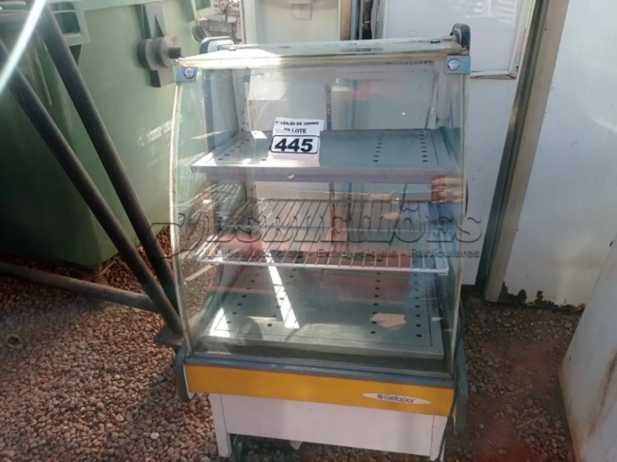LOTE 445 - 01 BALCÃO EXPOSITOR SEM MOTOR MARCA GELOPAR. (NO ESTADO) ATENÇÃO! FAZER A VISITAÇÃO ANTES DE ARREMATAR, NÃO SABEMOS SE FUNCIONA. LEILÃO NÃO TEM GARANTIA E NEM DEVOLUÇÃO, SUJEITO A POSSÍVEIS AVARIAS VISÍVEIS/OCULTAS E/OU AUSÊNCIA DE COMPONENTES.
