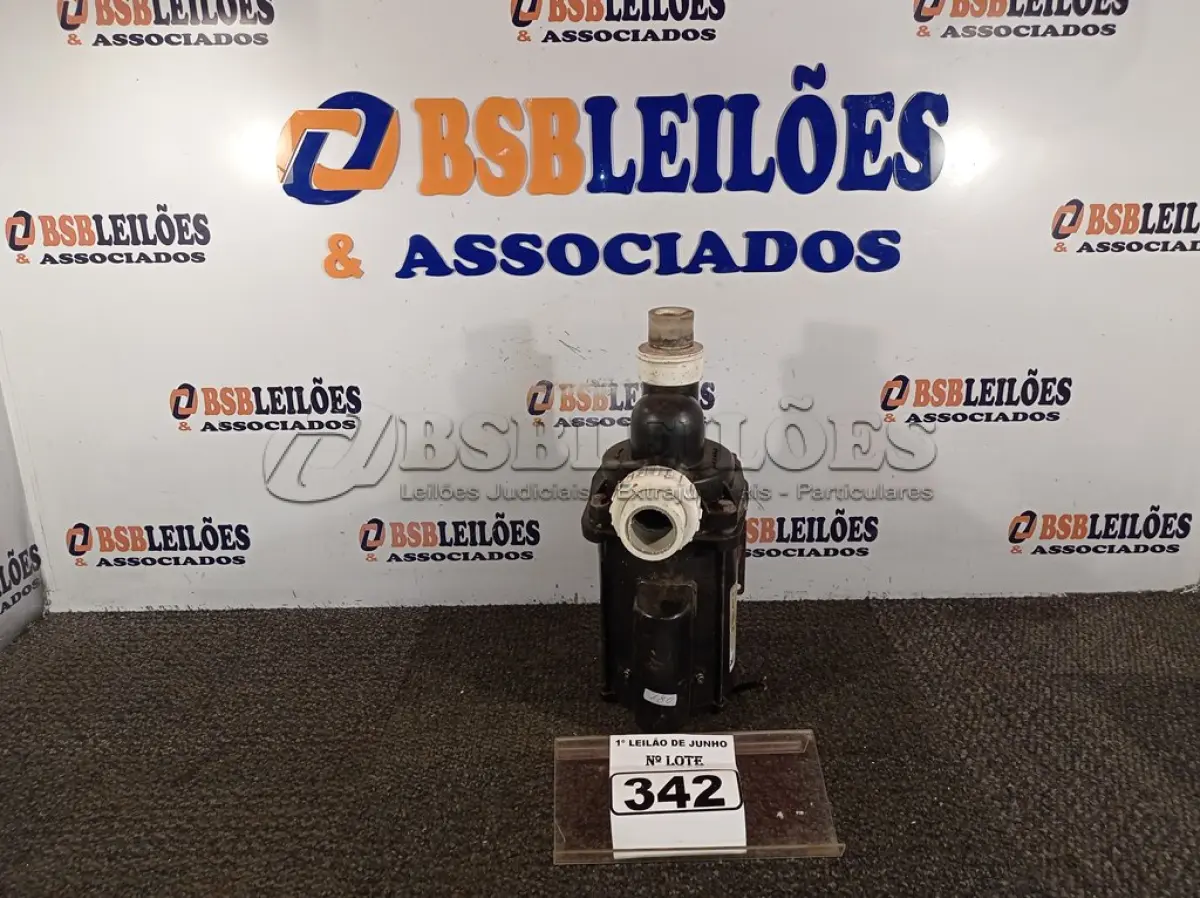 LOTE 342 - 01 MOTOR DE INDUÇÃO MONOFÁSICO DE GAIOLA 220V COM AVARIAS. (NO ESTADO) ATENÇÃO! FAZER A VISITAÇÃO ANTES DE ARREMATAR, NÃO SABEMOS SE FUNCIONA. LEILÃO NÃO TEM GARANTIA E NEM DEVOLUÇÃO, SUJEITO A POSSÍVEIS AVARIAS VISÍVEIS/OCULTAS E/OU AUSÊNCIA DE COMPONENTES.