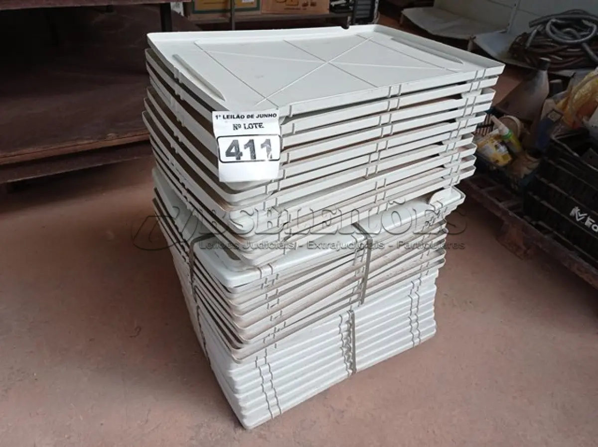 LOTE 411 - 01 LOTE COM BANDEJAS PARA ESTANTE DE PLÁSTICO. (NO ESTADO) ATENÇÃO! FAZER A VISITAÇÃO ANTES DE ARREMATAR, NÃO SABEMOS SE FUNCIONA. LEILÃO NÃO TEM GARANTIA E NEM DEVOLUÇÃO, SUJEITO A POSSÍVEIS AVARIAS VISÍVEIS/OCULTAS E/OU AUSÊNCIA DE COMPONENTES.