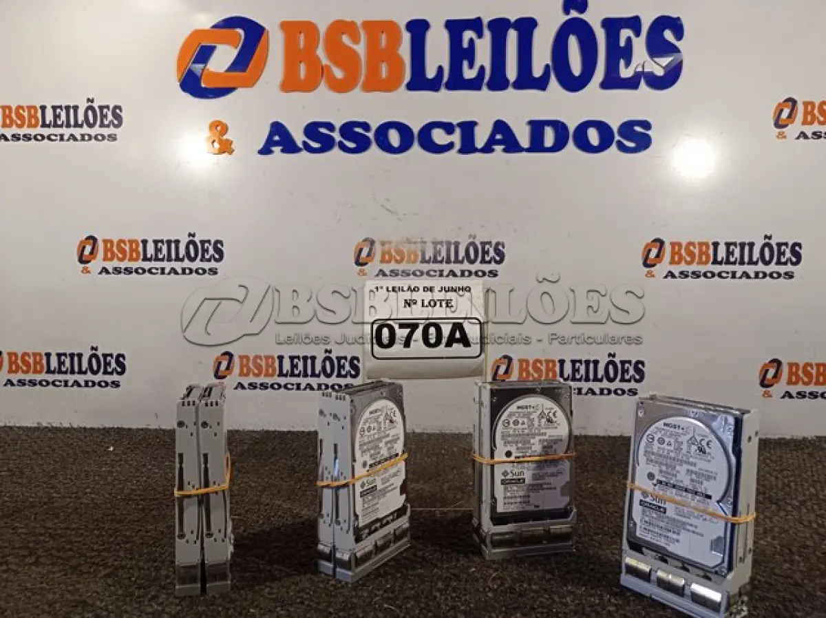 LOTE 070 - 08 HD'S PARA SERVIDOR DE 600GB CADA. (NO ESTADO) ATENÇÃO! FAZER A VISITAÇÃO ANTES DE ARREMATAR, NÃO SABEMOS SE FUNCIONA. LEILÃO NÃO TEM GARANTIA E NEM DEVOLUÇÃO, SUJEITO A POSSÍVEIS AVARIAS VISÍVEIS/OCULTAS E/OU AUSÊNCIA DE COMPONENTES.