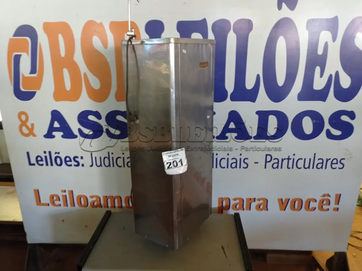 LOTE 201 - 01 BEBEDOURO REFRIGERADO EM INOX. (NO ESTADO) ATENÇÃO! FAZER A VISITAÇÃO ANTES DE ARREMATAR, NÃO SABEMOS SE FUNCIONA. LEILÃO NÃO TEM GARANTIA E NEM DEVOLUÇÃO, SUJEITO A POSSÍVEIS AVARIAS VISÍVEIS/OCULTAS E/OU AUSÊNCIA DE COMPONENTES.