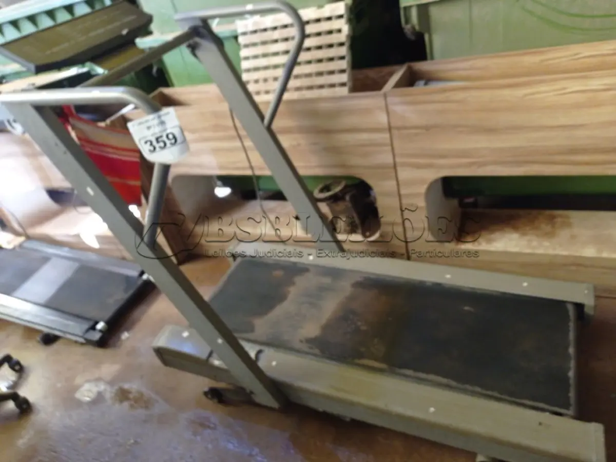 LOTE 359 - 01 ESTEIRA ELÉTRICA COM AVARIAS. (NO ESTADO) ATENÇÃO! FAZER A VISITAÇÃO ANTES DE ARREMATAR, NÃO SABEMOS SE FUNCIONA. LEILÃO NÃO TEM GARANTIA E NEM DEVOLUÇÃO, SUJEITO A POSSÍVEIS AVARIAS VISÍVEIS/OCULTAS E/OU AUSÊNCIA DE COMPONENTES.